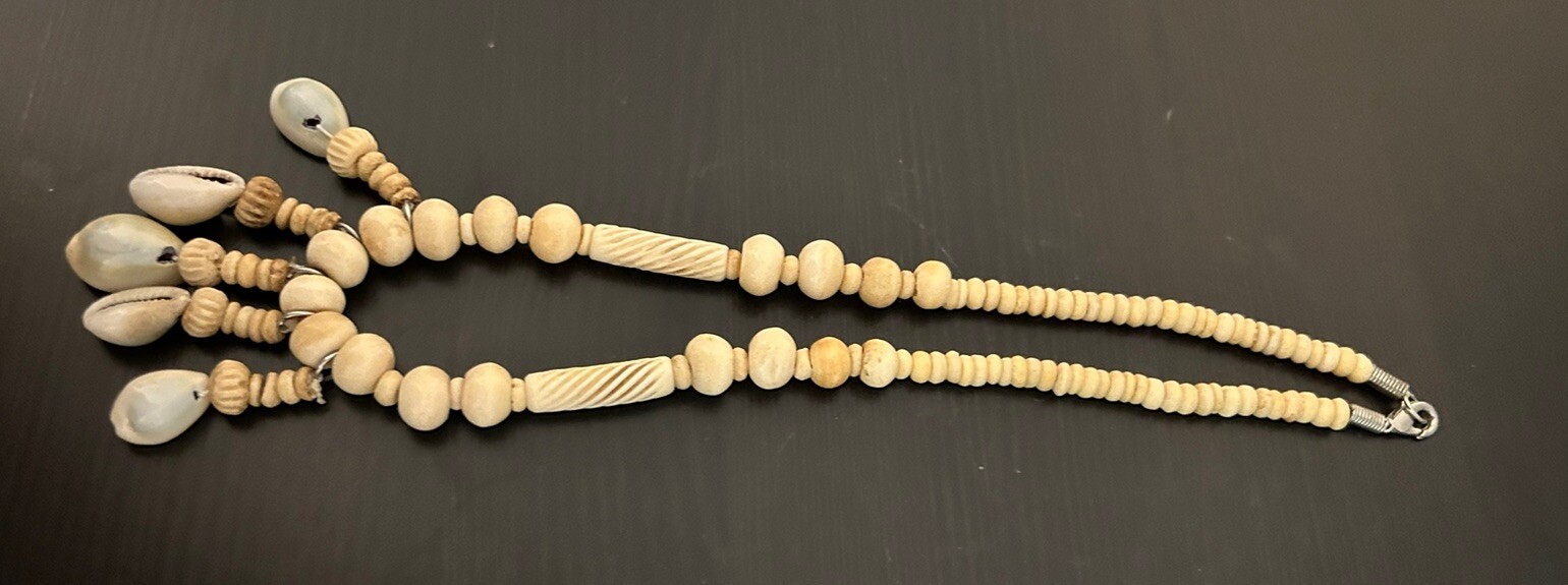 Vintage Boho Surfer Wooden Bead & Cowrie Shell Necklace 16.5 In Choker Tan