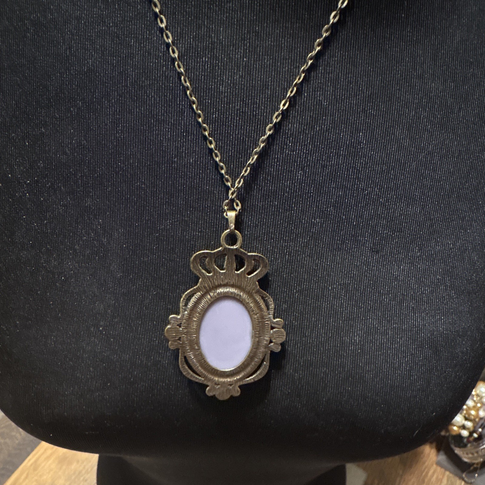 Oval Cameo Pendant Necklace Bronze Tone Crown Frame White Cream Beauty