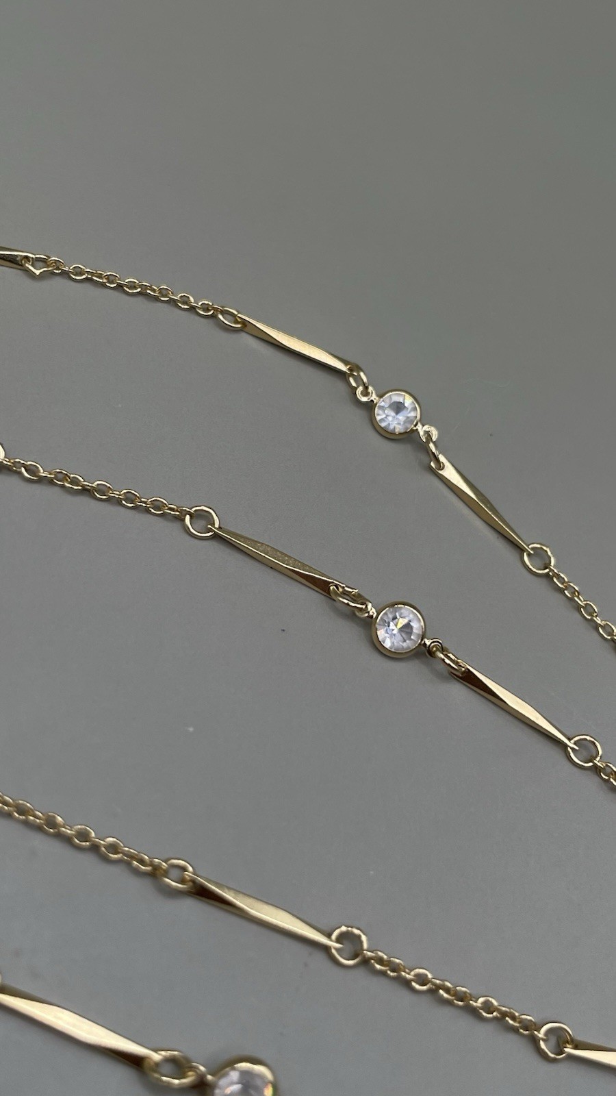 Avon Women’s Pendant Necklace Gold Tone Metal Simulated Diamond Accent 1984