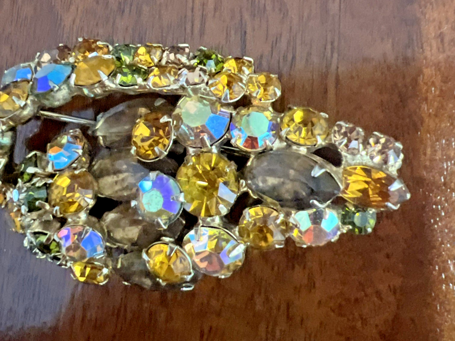 VINTAGE 1950’s AMBER AURORA BOREALIS BROOCH 2 3/4″ wide by 1 1/2″ high