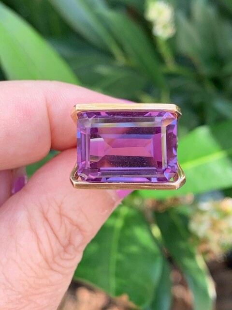 VINTAGE 14K GOLD HUGE EAST WEST TENSION SET PURPLE COLOR CHANGE SAPPHIRE RING
