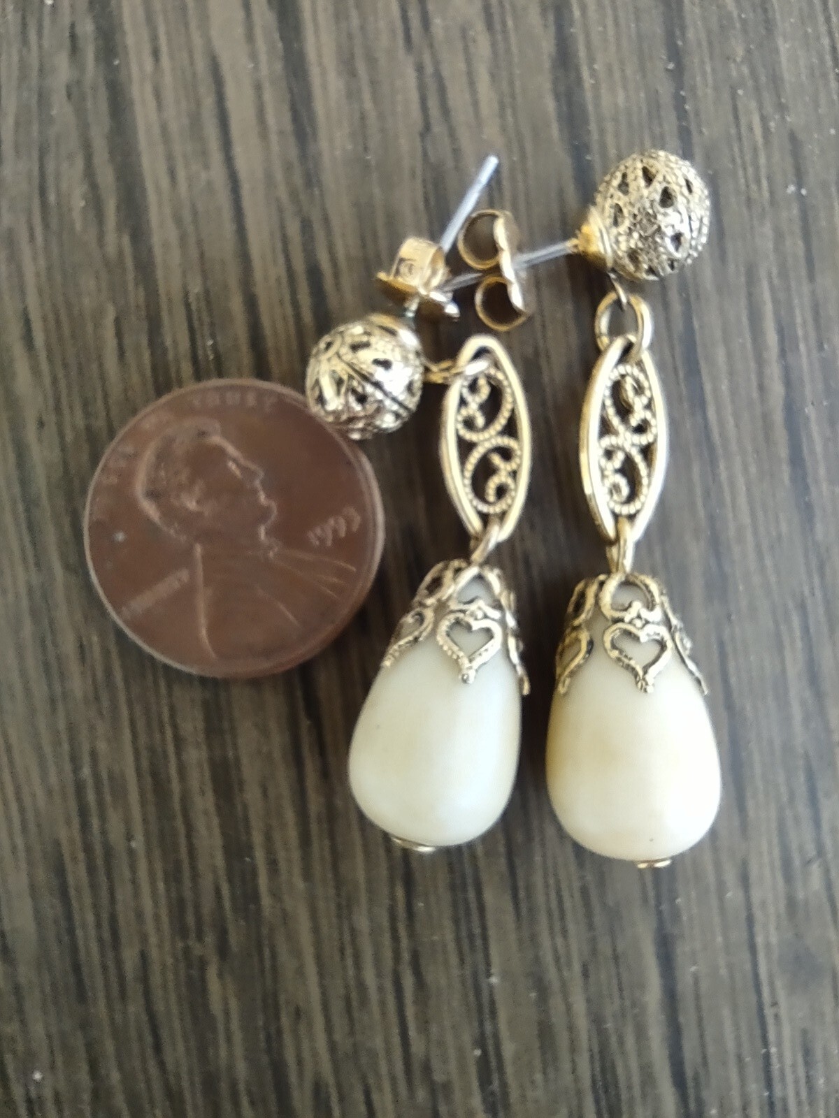 Avon Gold Tone And Ivory Filigree Preirced Drop Earrings