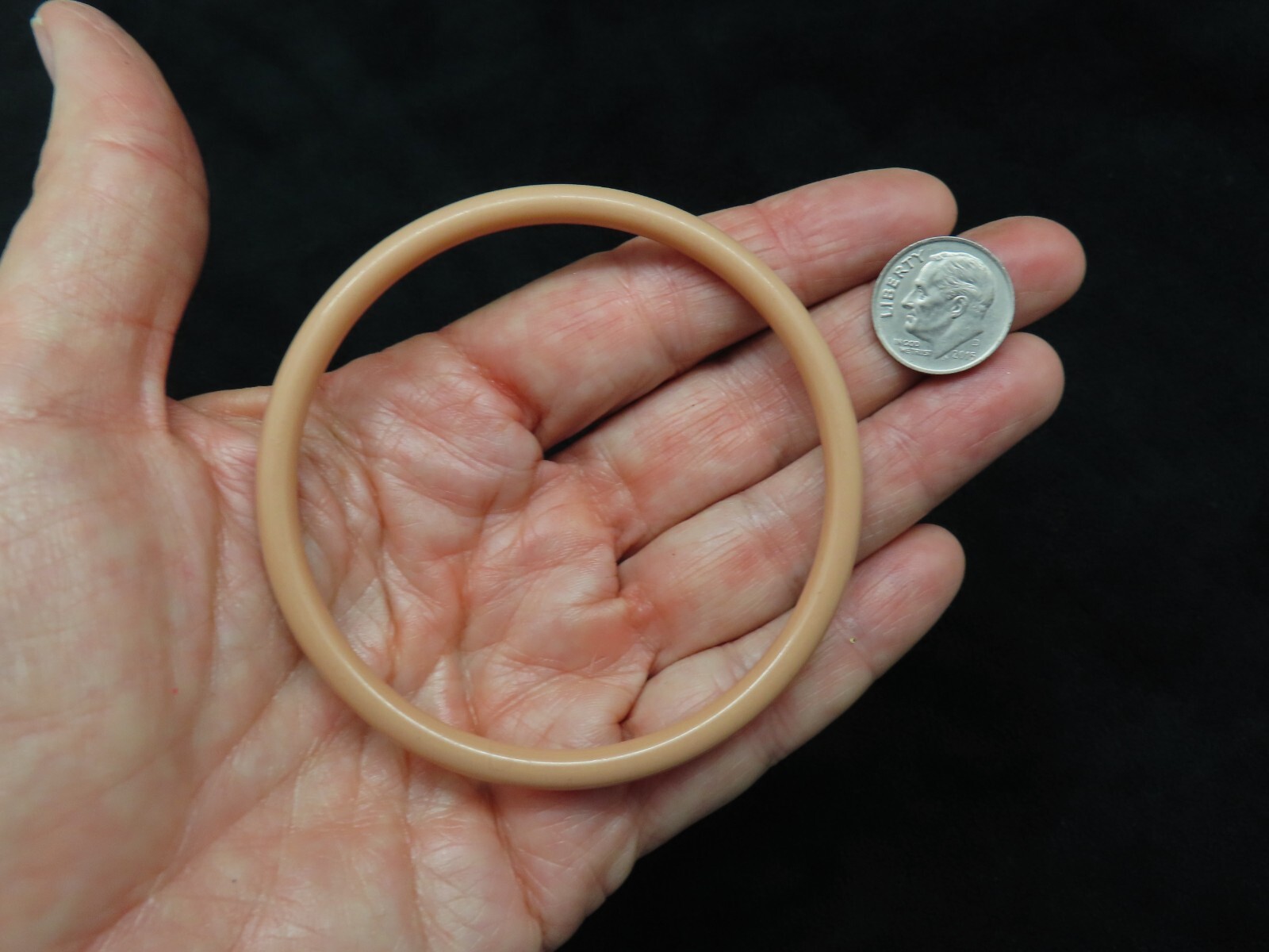 Vintage 1980’s Tan Lucite Spacer Bangle Bracelet AA