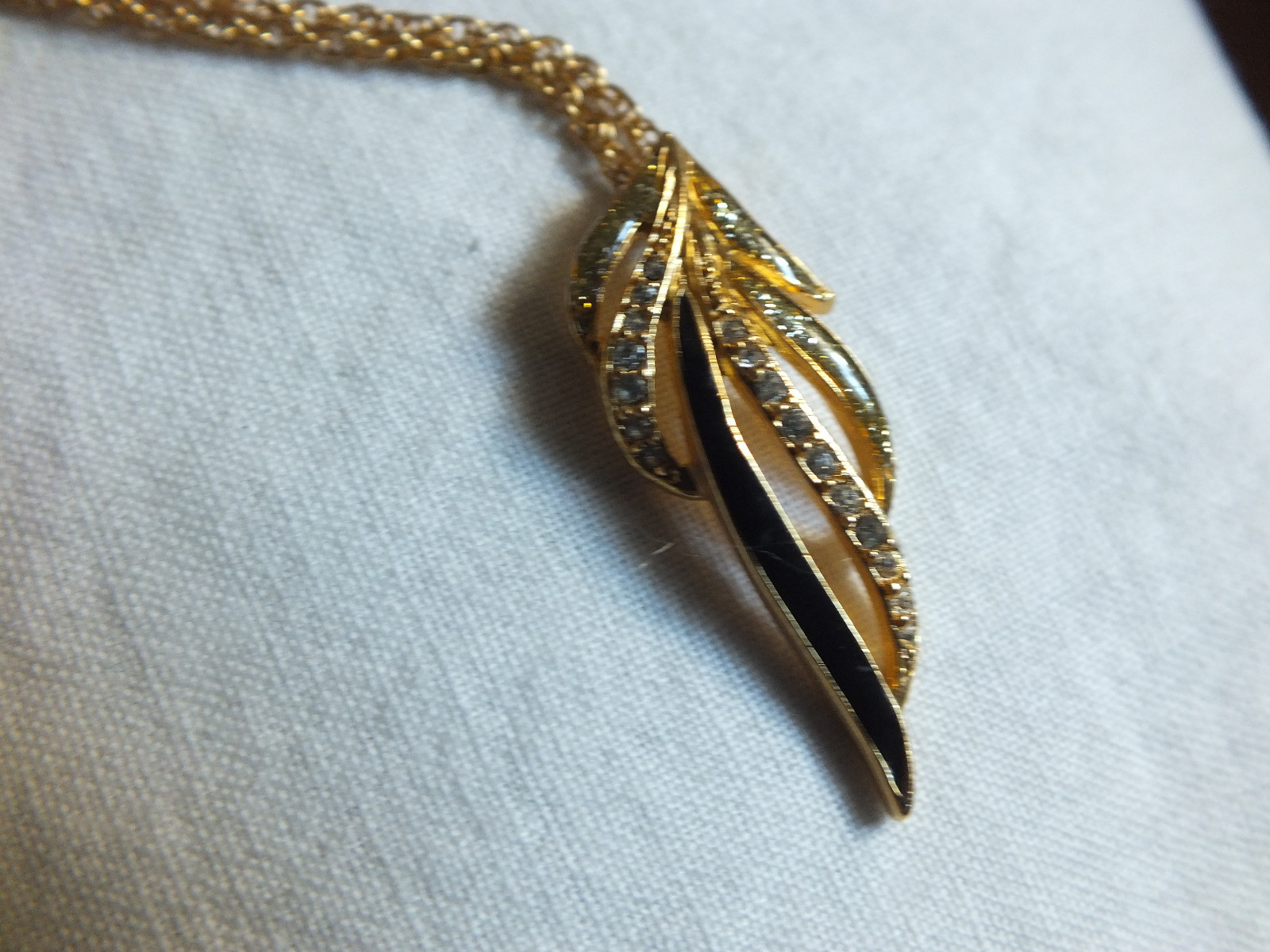 Beautiful Gold Tone Rhinestone Enamel Necklace 1 1/2 Inch Pendant 18 Inch Chain