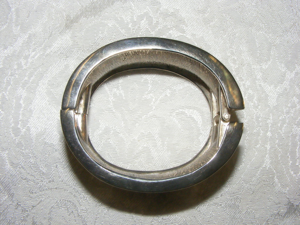 Vintage Silvertone Cuff Bracelet with Open Hinge