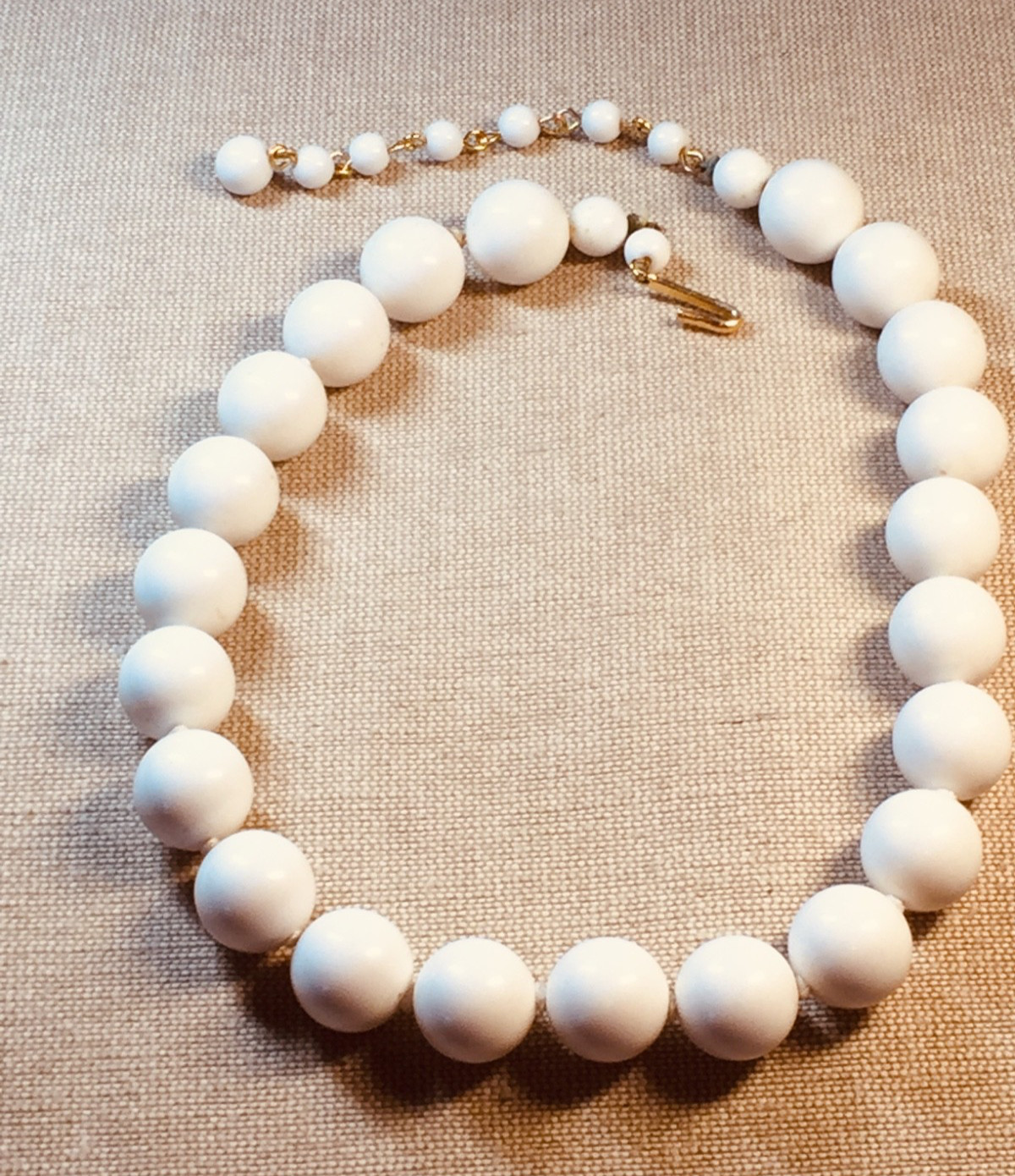 Vintage JAPAN White Lucite Chunky Knotted Bead Necklace ~ 15″-17″