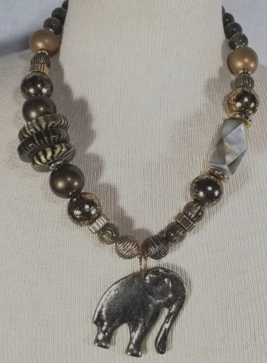 carolyn tanner elephant motif necklace safari wearable art chunky beaded vintage