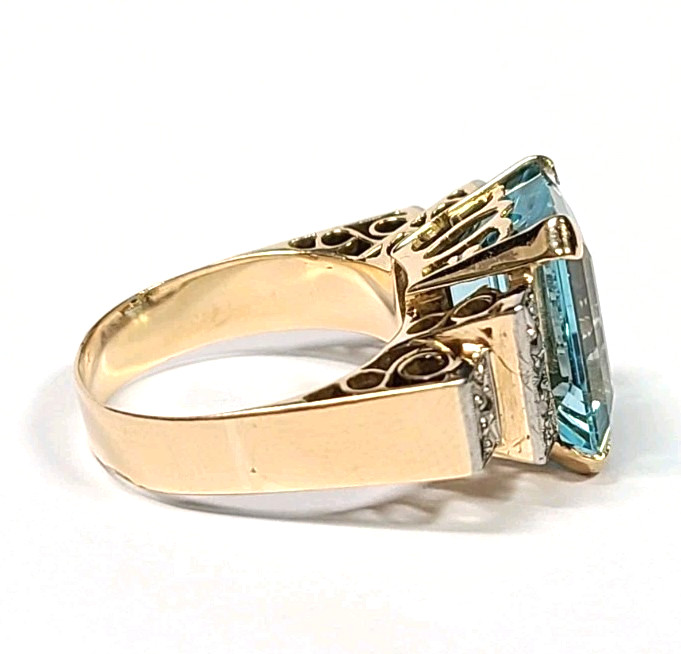 Vintage Yellow Gold Large 9 Carat Blue Topaz and Diamond Ring Size 7.25