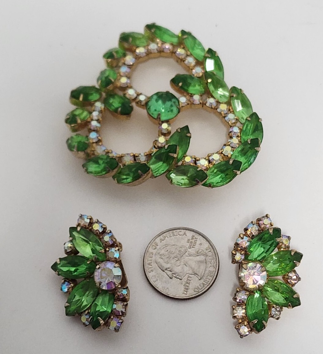 Vtg Estate Parure Lime Green AB Pin 2.5″ Brooch & Earring Set Gold Tone Backing