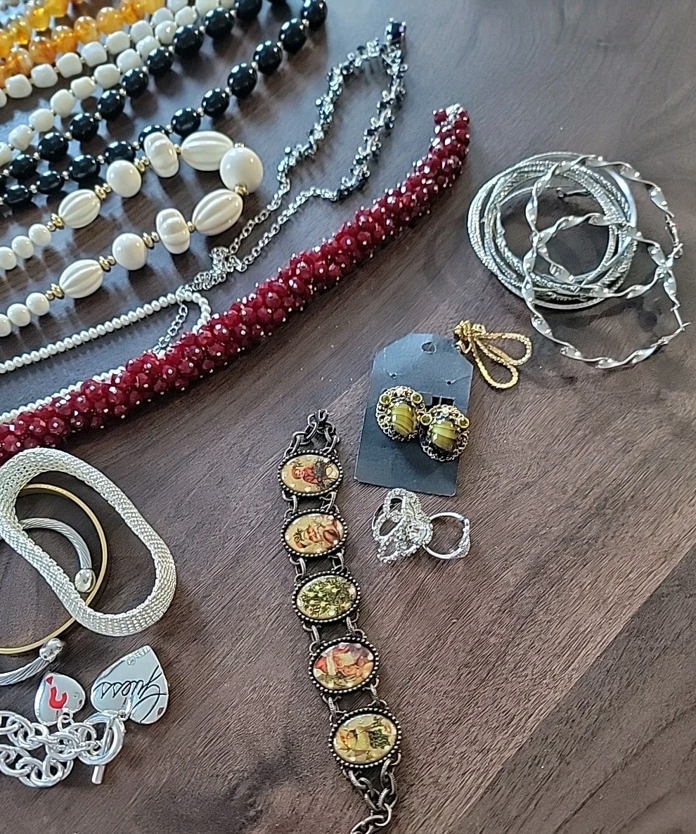 Vintage Modern Costume Jewelry Lot Of 20 Beaded Necklaces Bracelets Earrings