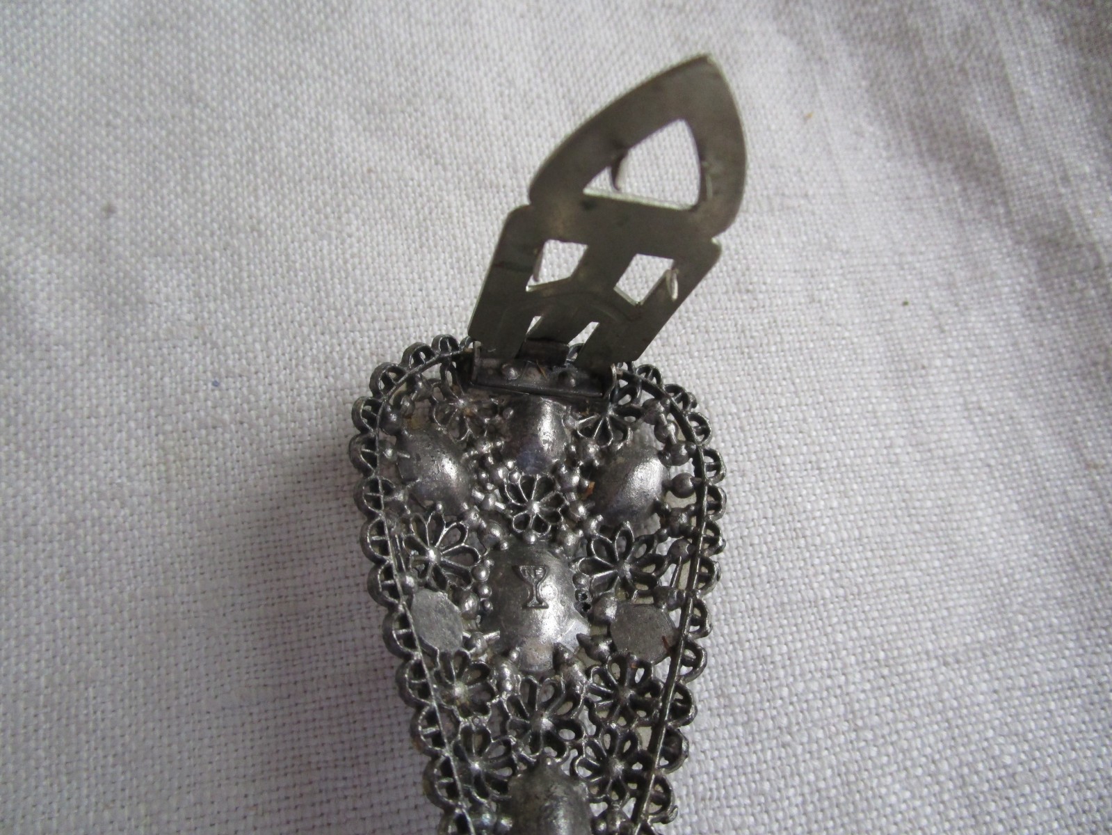 VTG New England Glass Works silver tone, blue stone Dress Clip OCT25-12
