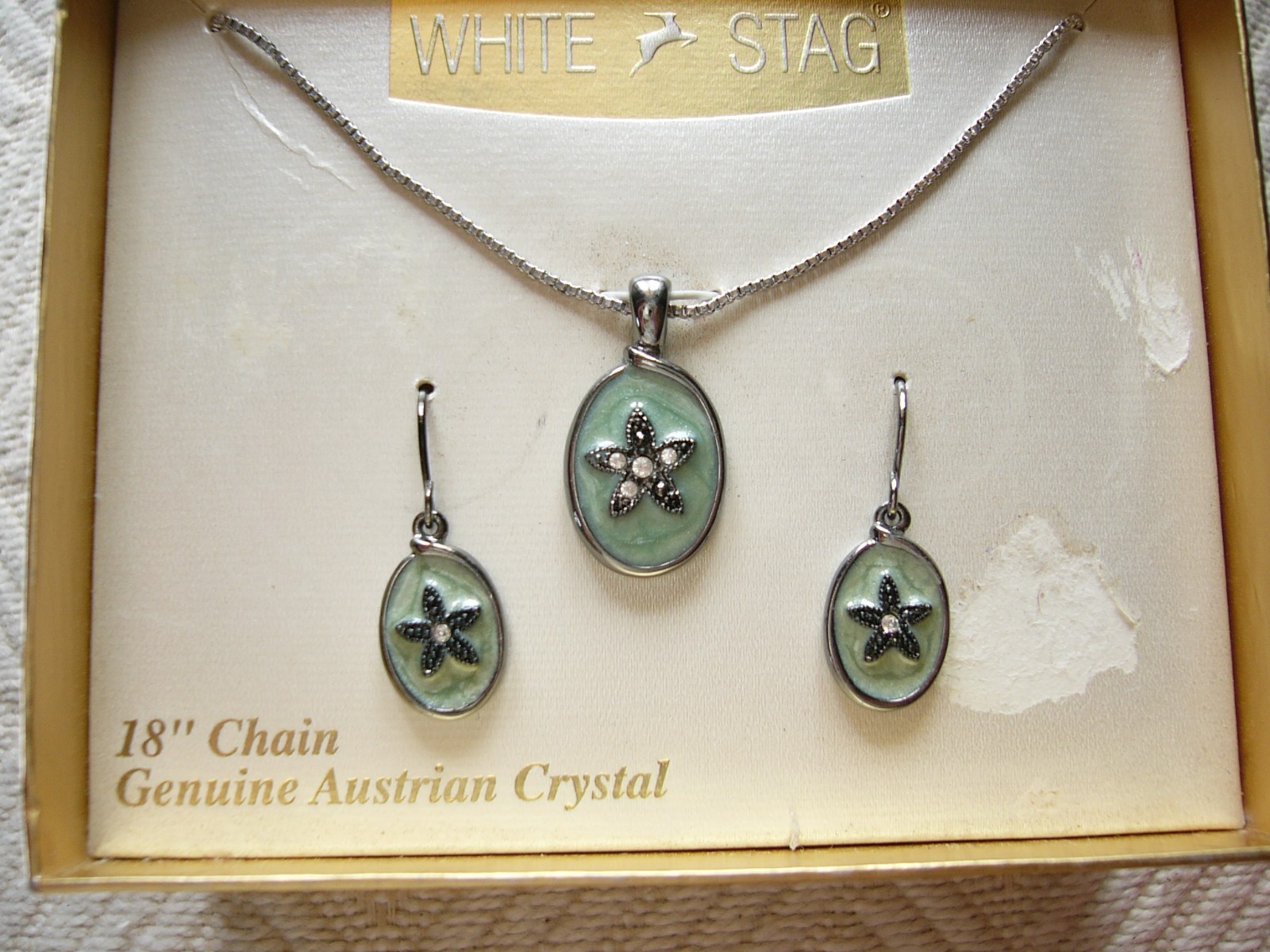 VINTAGE WHITE STAG AUSTRIAN CRYSTAL FLOWER NECKLACE & PIERCED EARRING SET