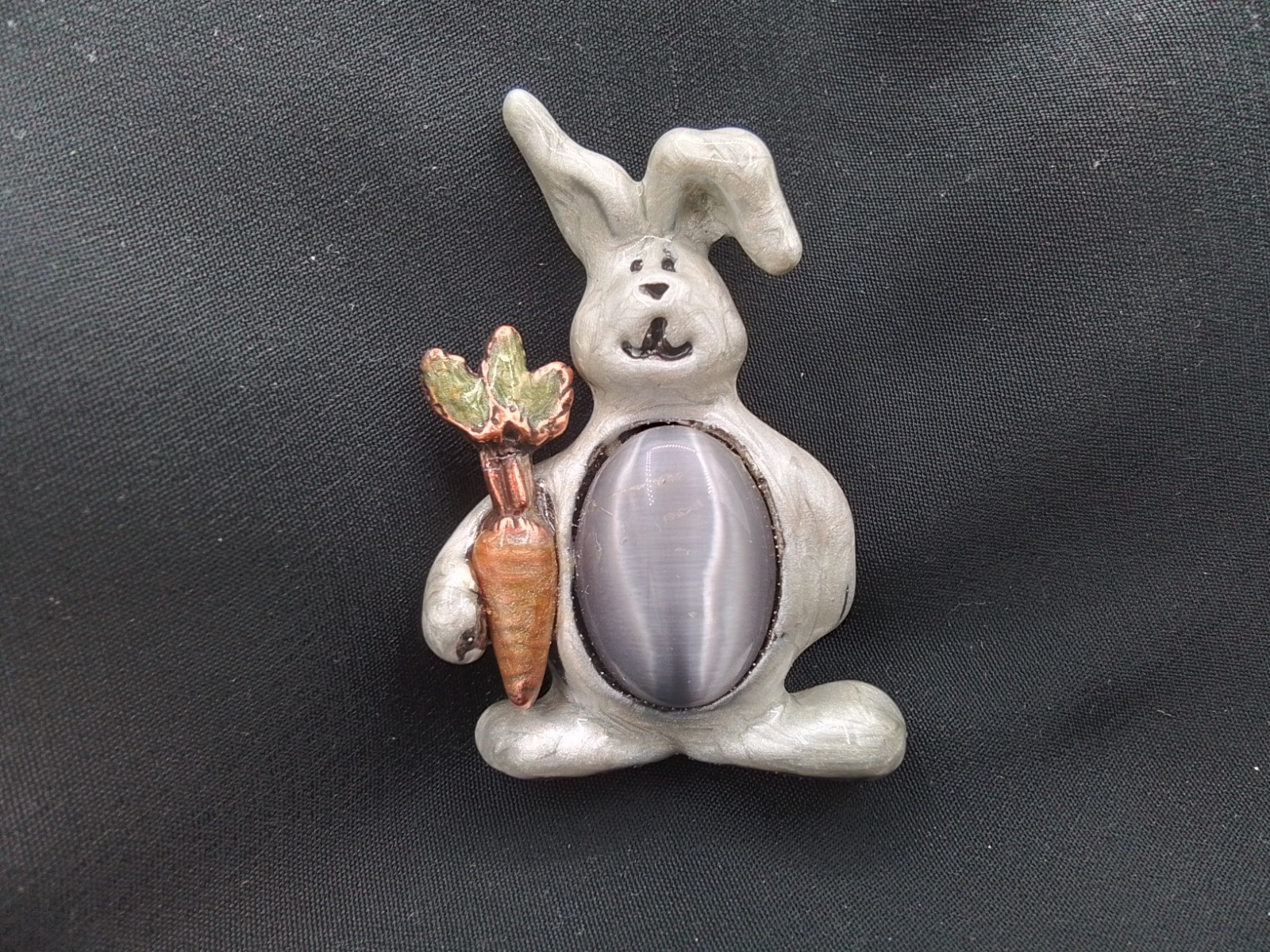GRAY STONE BUNNY RABBIT ENAMEL ART COATED CARROT CABOCHON STONE BROOCH EASTER