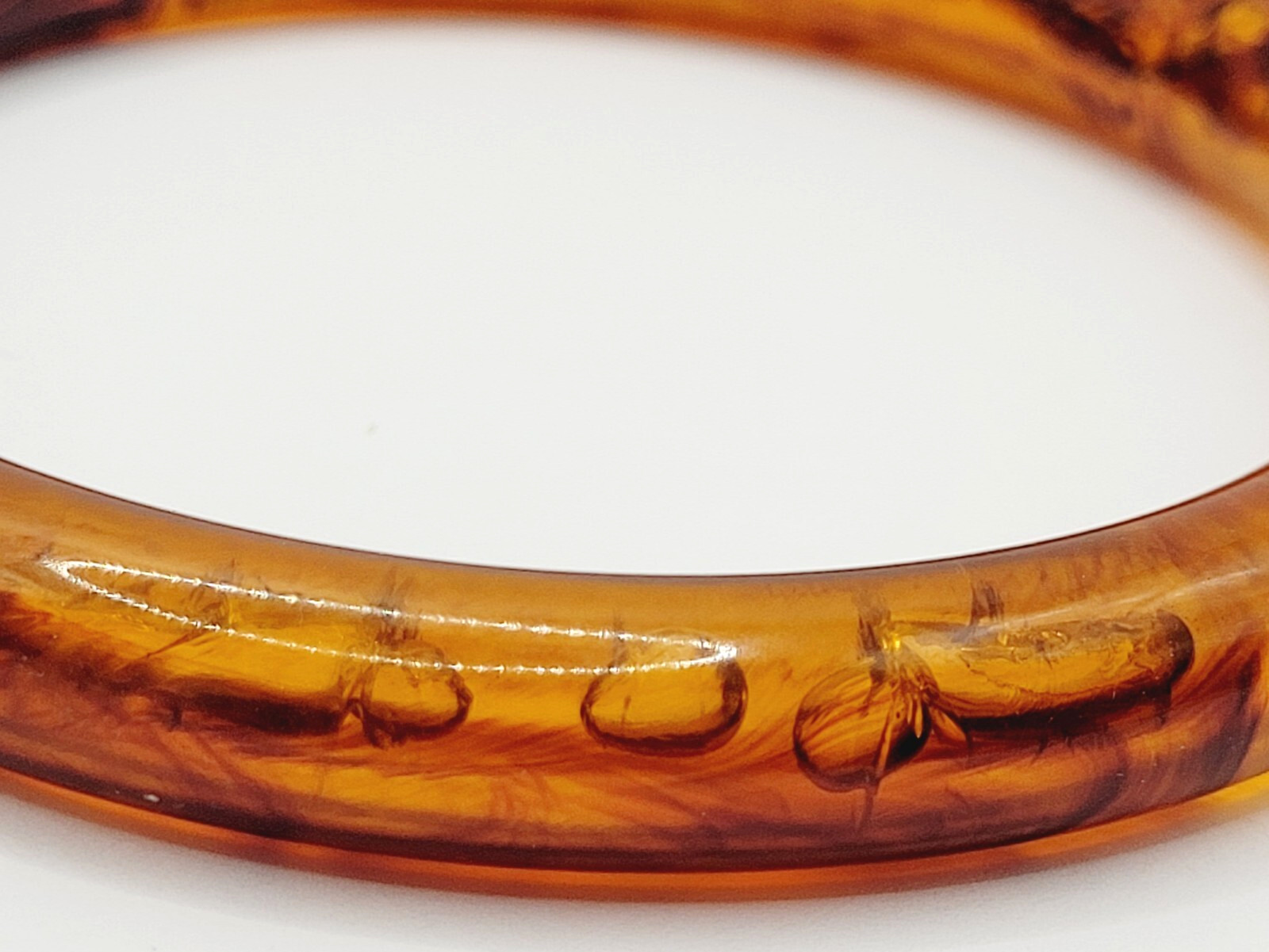 Classic Retro Faux T Shell Acrylic Bangle Bracelet Vintage 1980s with Bubbles