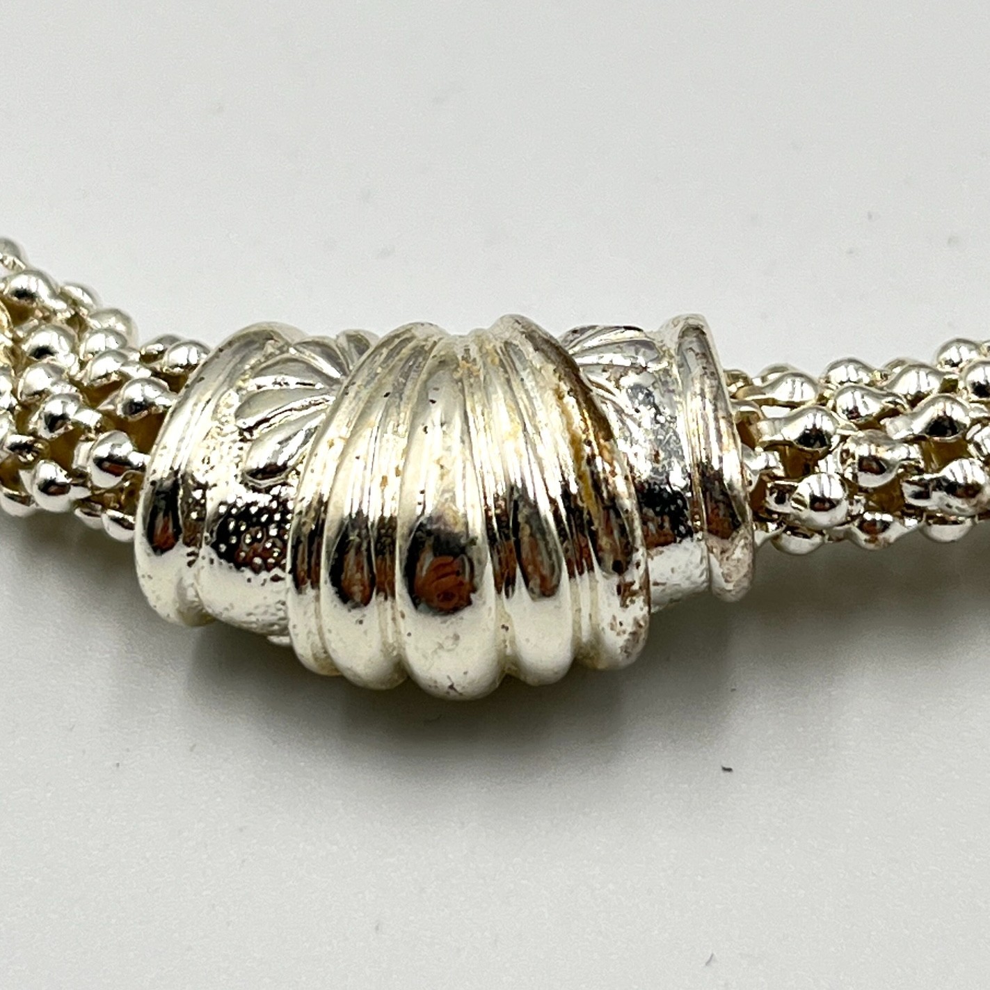 Vintage Retro Silver Tone Popcorn Mesh Link Necklace Ribbed Shell Centerpiece
