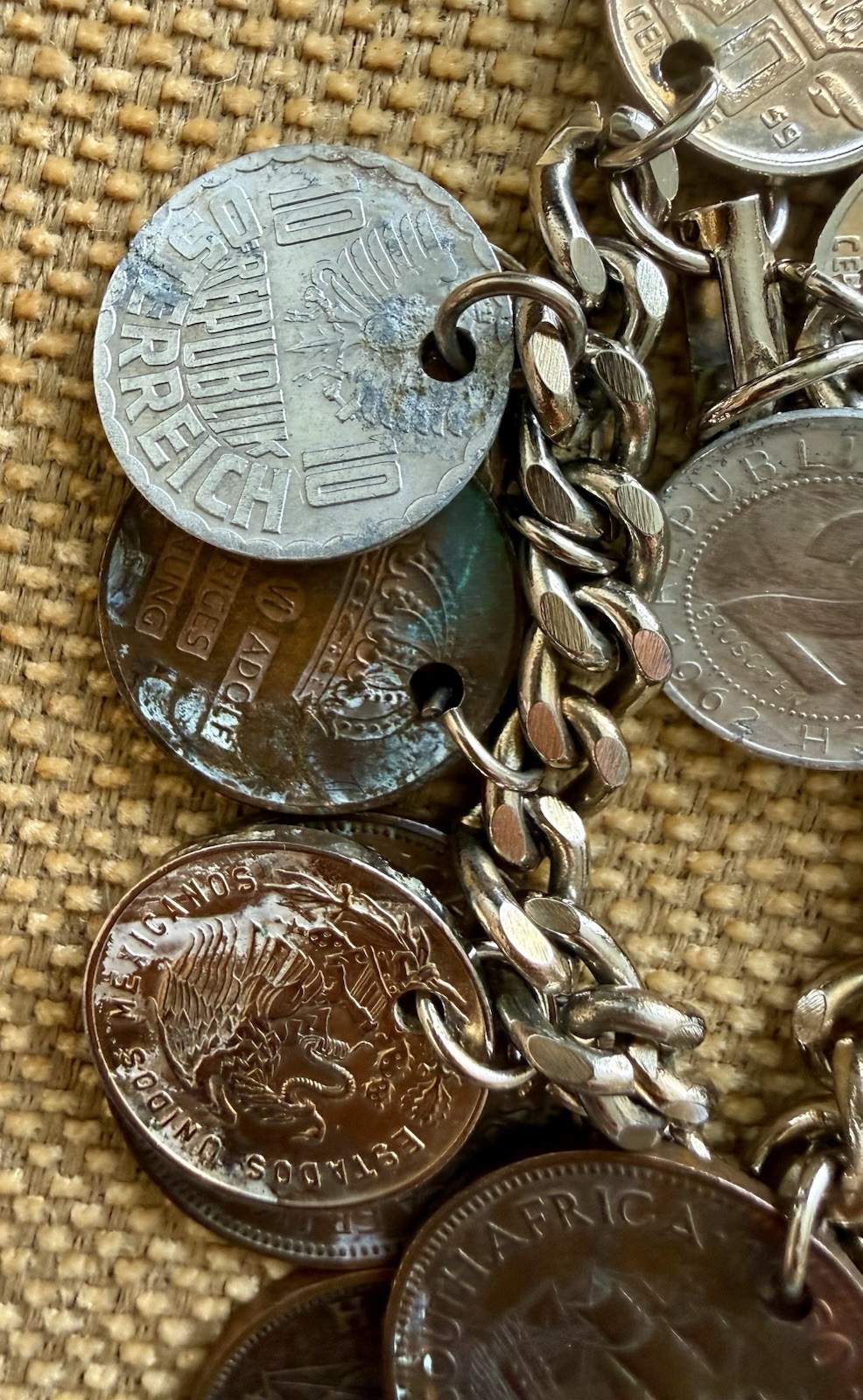 1 Vintage Foreign Coin Charm Bracelet With 15 Vintage Coins