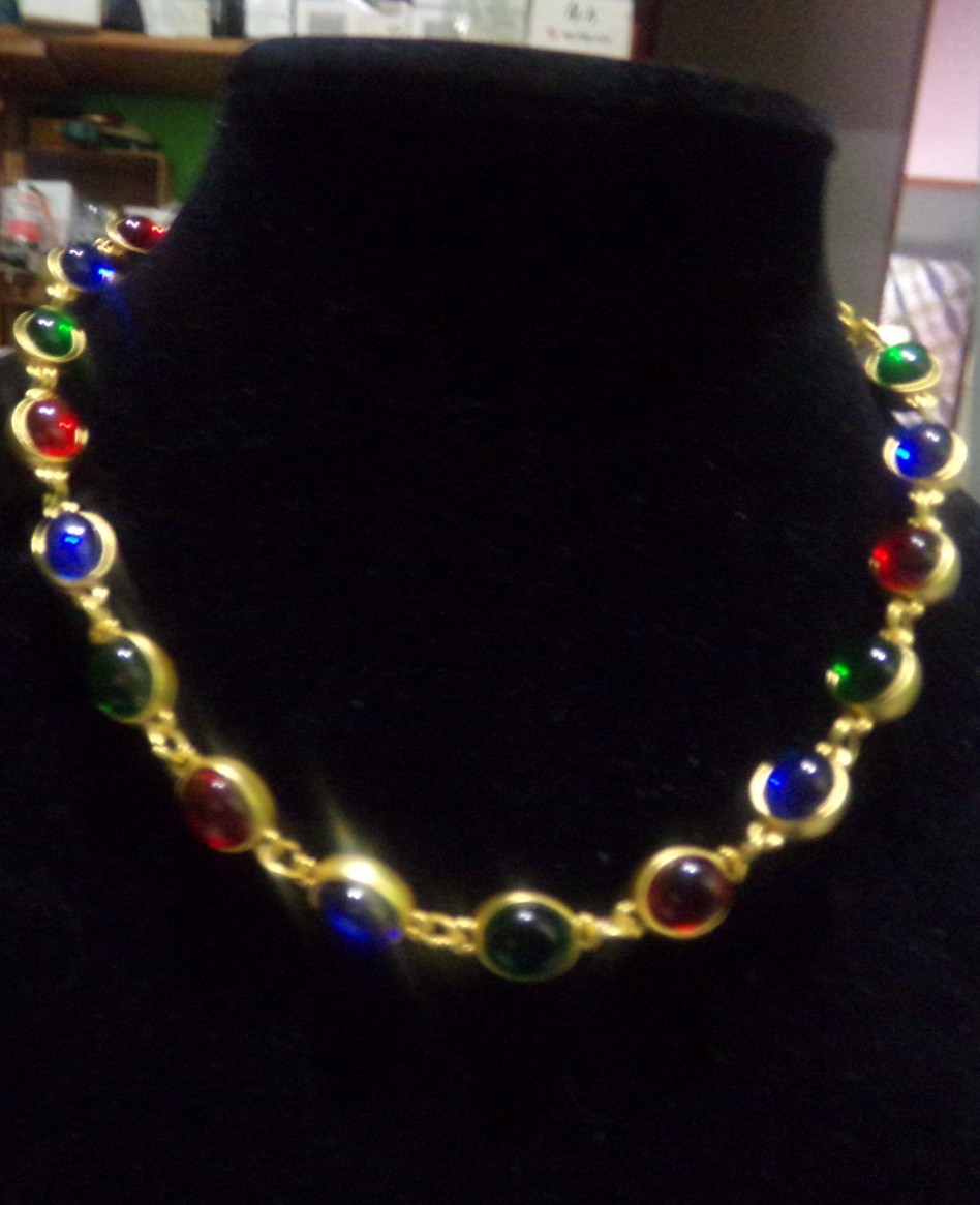 GOLDTONE MULTI COLOR LUCITE BEADS GRIPOX MOGUL STYLE NECKLACE