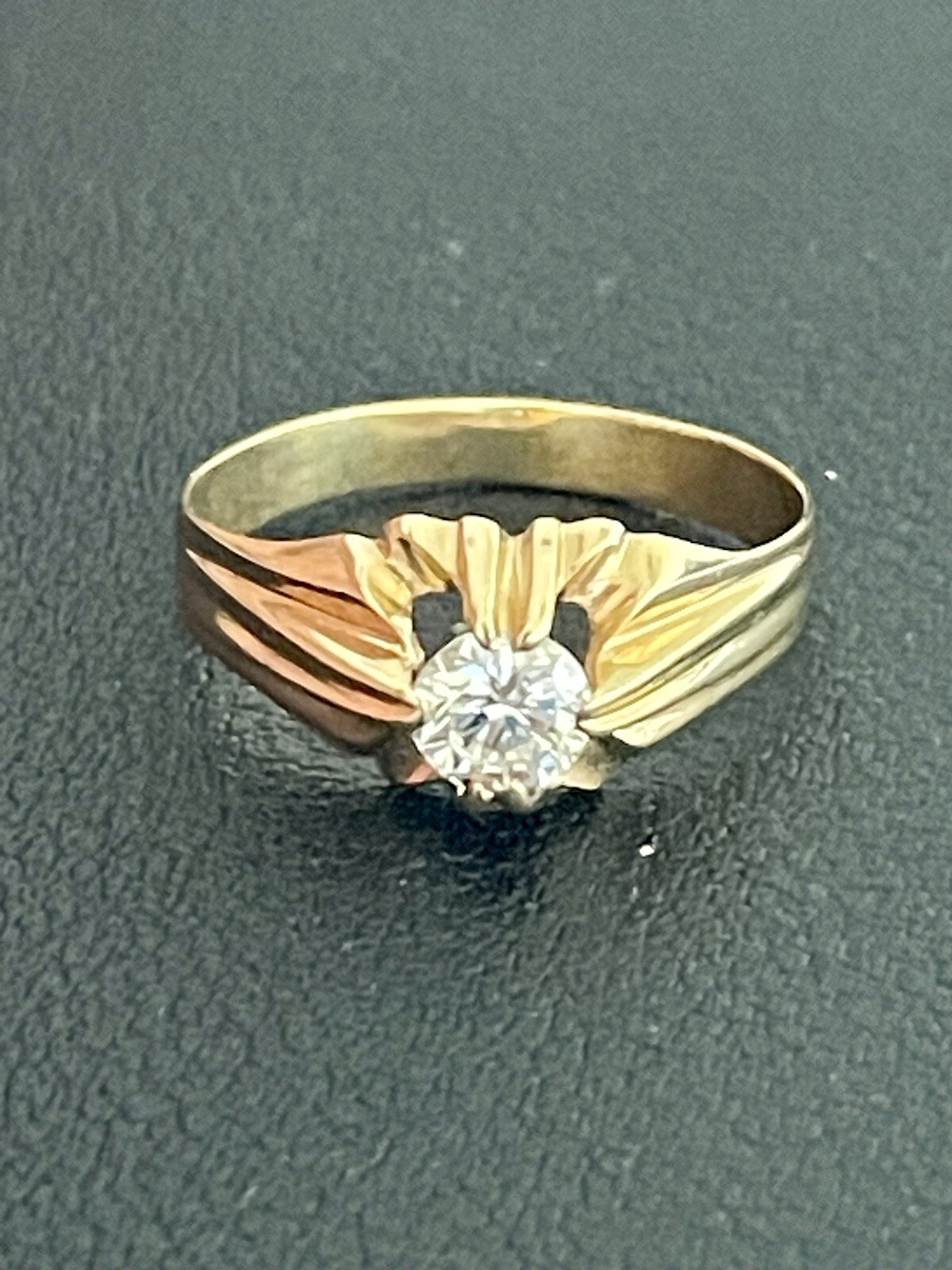 18KY 0.50 CTW Diamond Ring. Size 6.5 (I4)