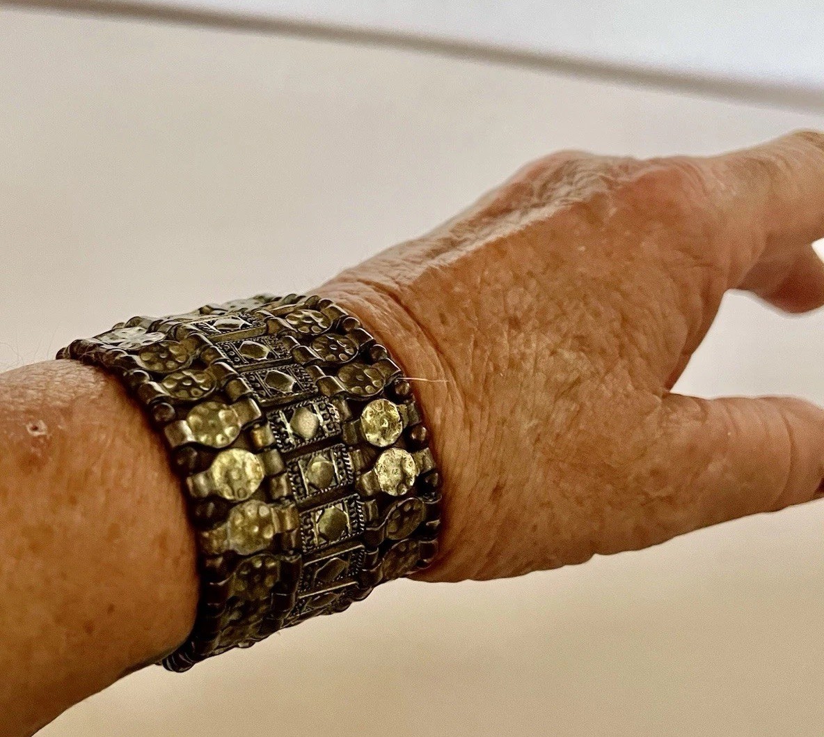 Vtg Brass Metal Ornate Beaded Stretch Cuff Bracelet 1.5” W One Size 6-8” Wrist