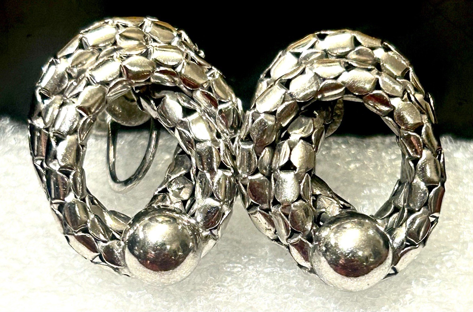Vintage Geo H. Fuller & Son Pebbled Rope Patterned Knot Earrings Screw Back 8.4g