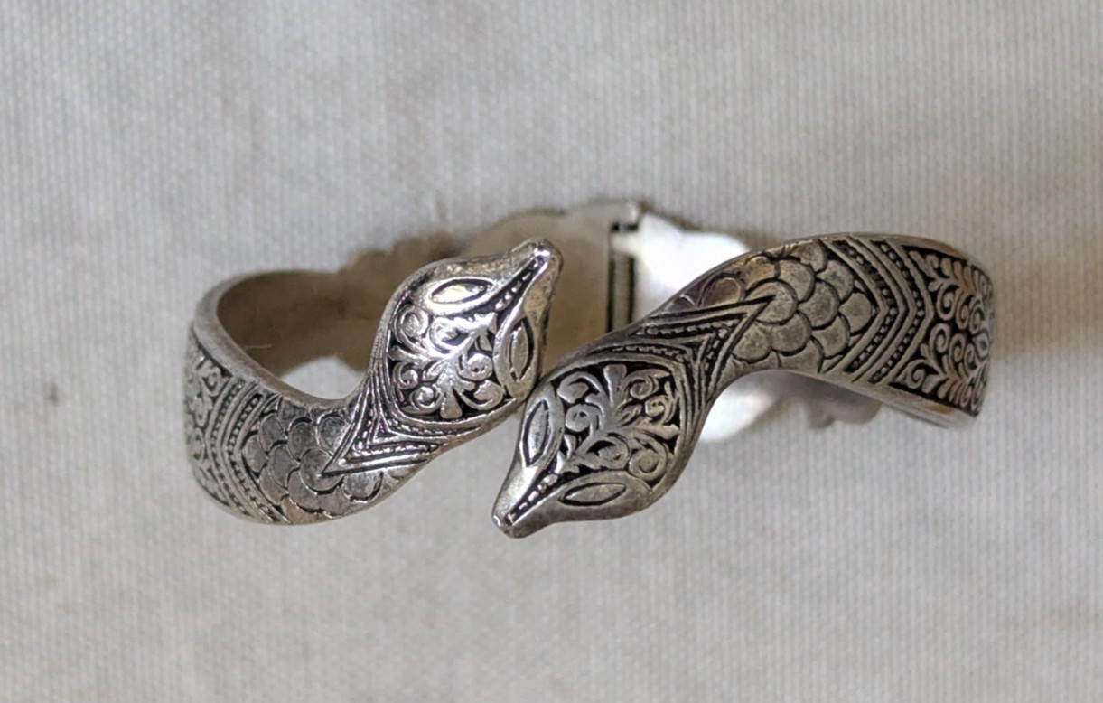 Vintage Spero Serpentine Hinged Silver Tone Bracelet