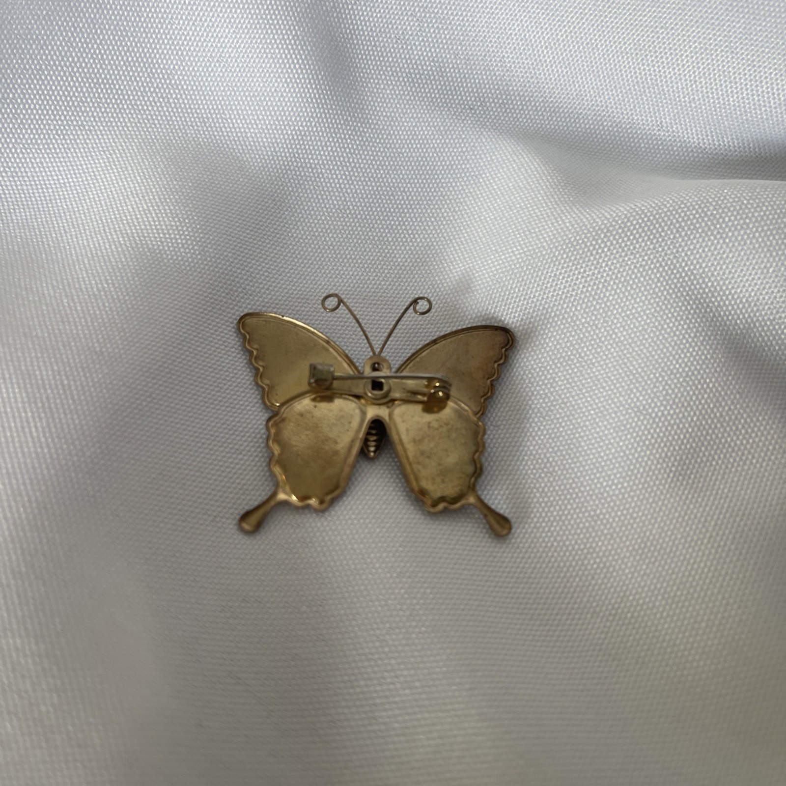 Vintage Gold Tone Butterfly Brooch Pin Green Red