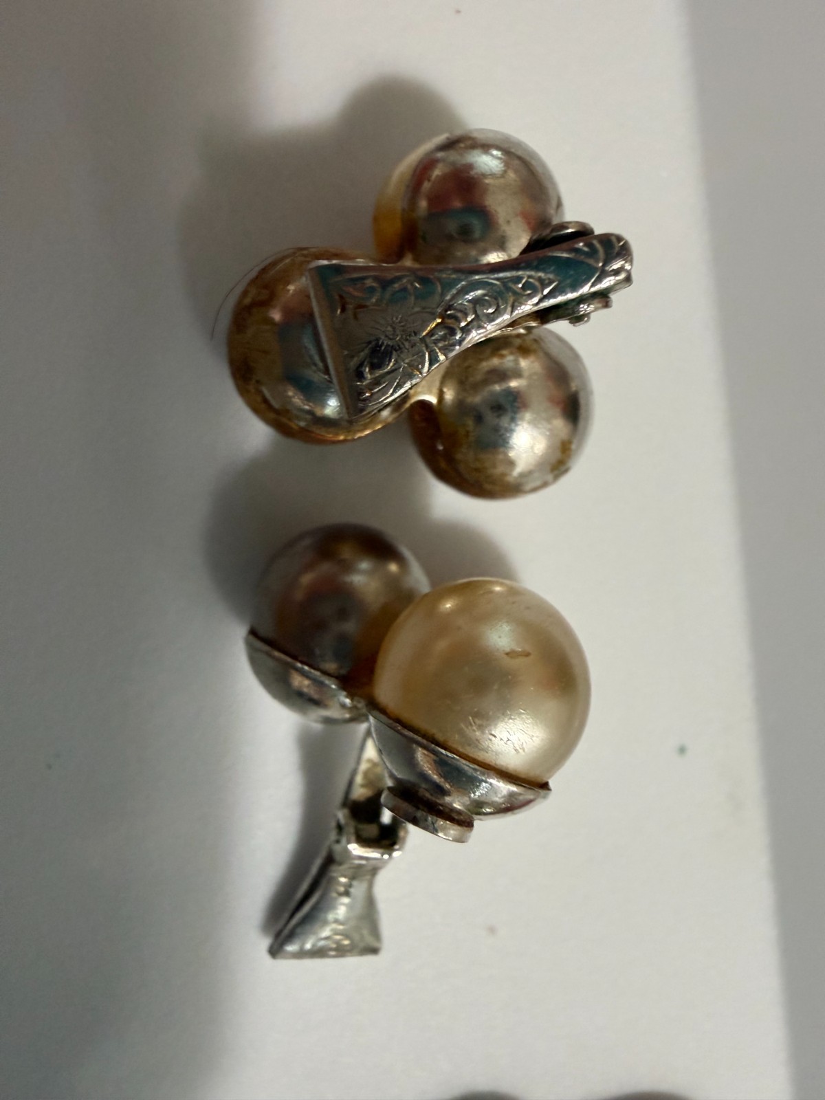 Lot of 35 Vintage Clip Earrings Resin Enamel Beaded Plastic Ceramic Shell Metal