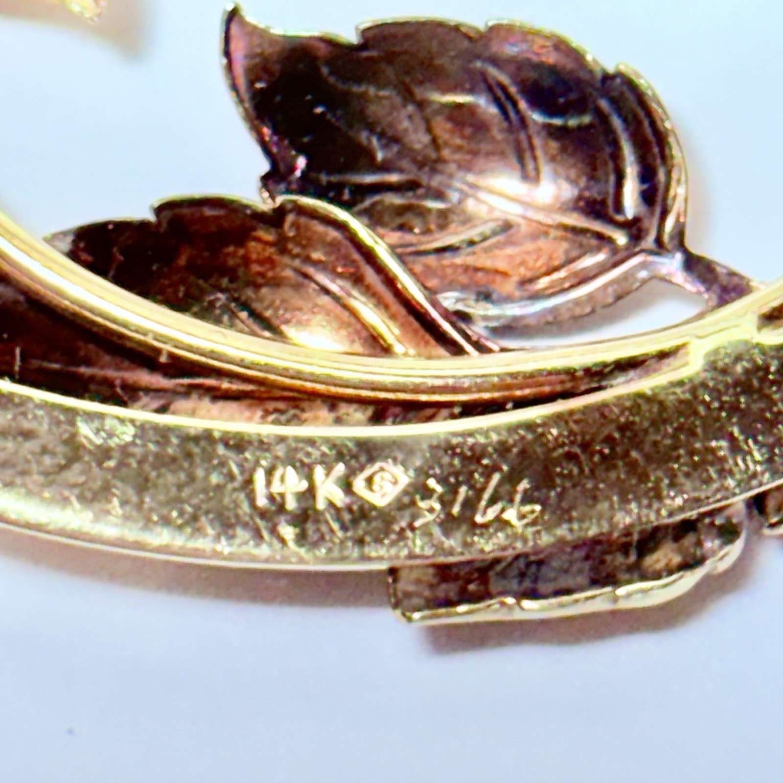Vintage 14K Two-Tone Gold Rose Flower Leaf 39mm Open Oval Brooch Pin 5.5g
