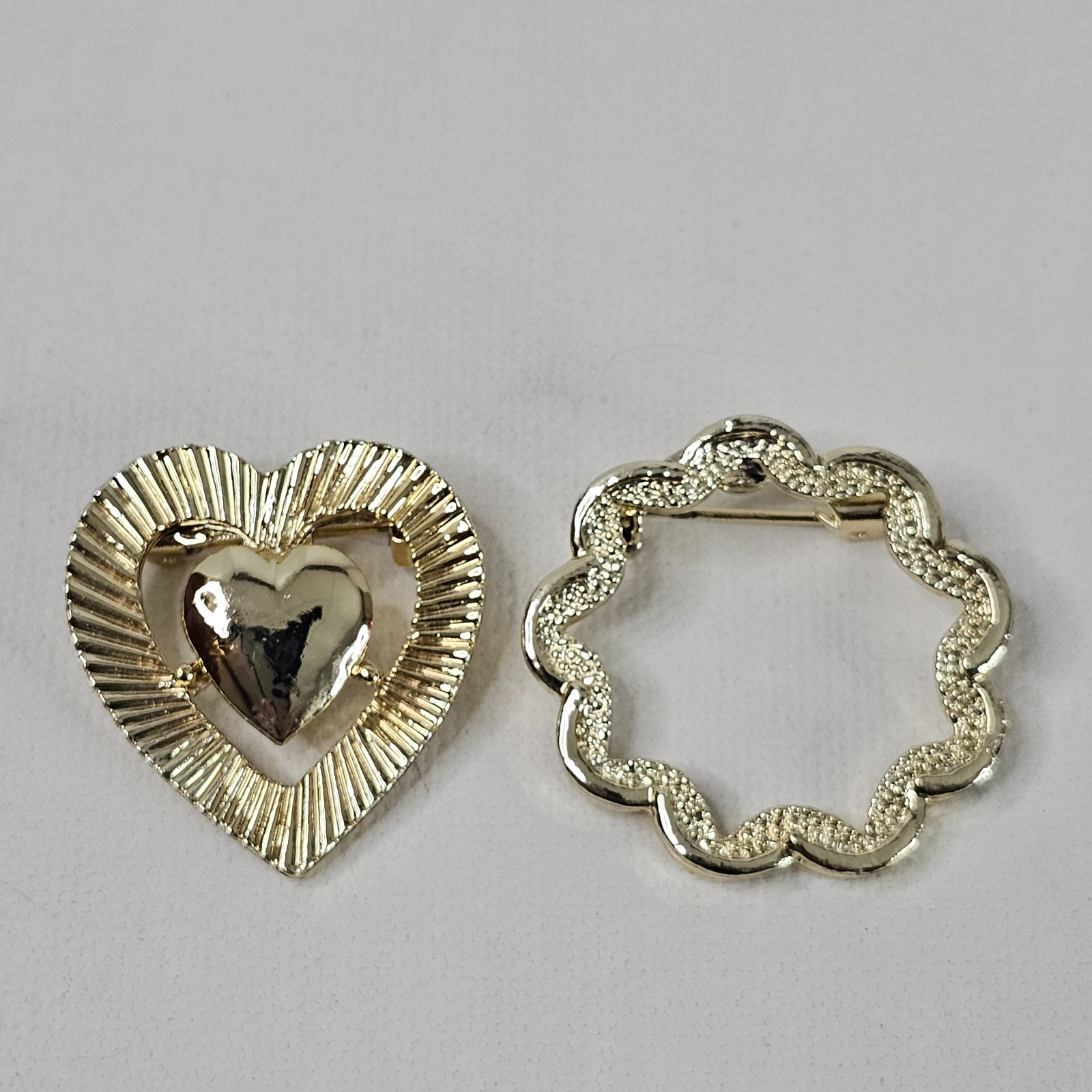 Vintage Gerry’s Wreath Flower And Heart Brooch Lot of 2 Gold Tone Open Work