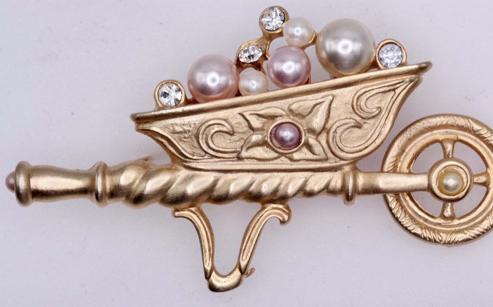 1928 Jewelry Vintage Style Wheelbarrow Brooch Pin Faux Pearl Pink White Crystal