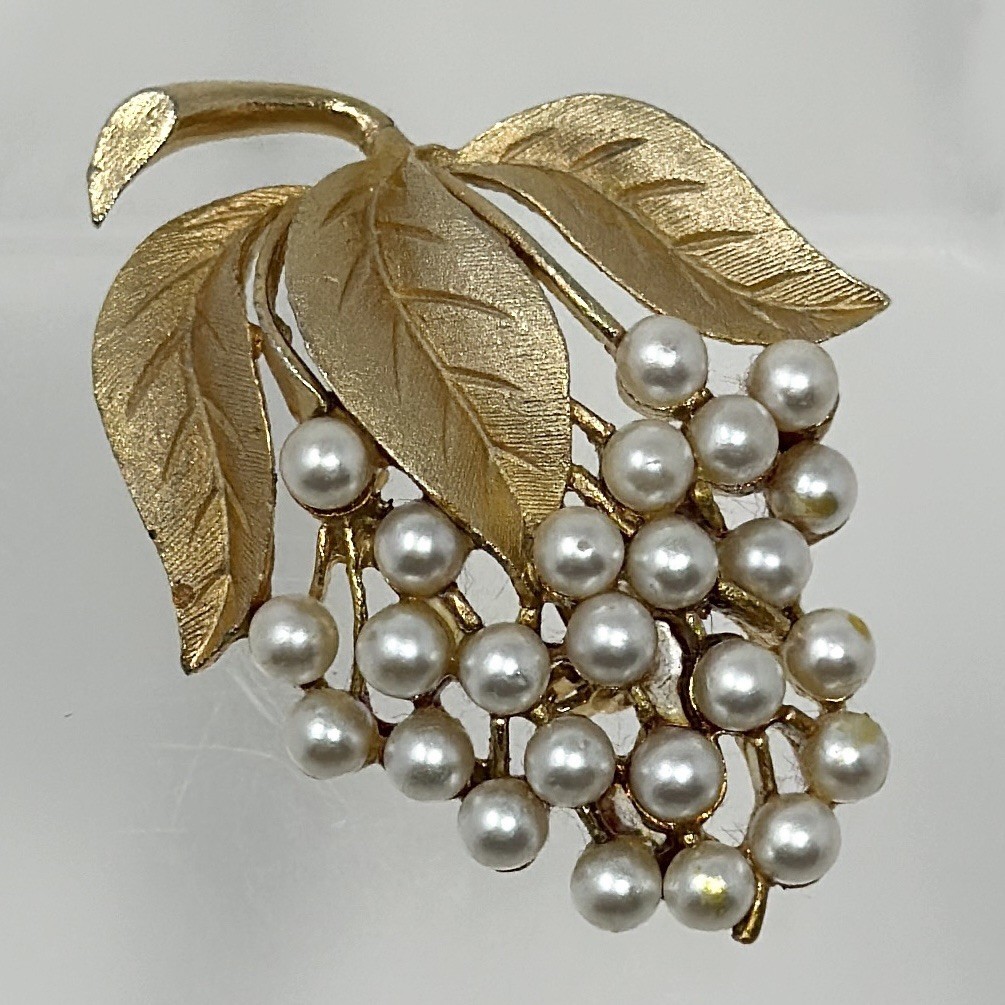Vintage Gold Tone Bunch Of Grapes Brooch Faux Pearl Cluster Textured Elegant Pin