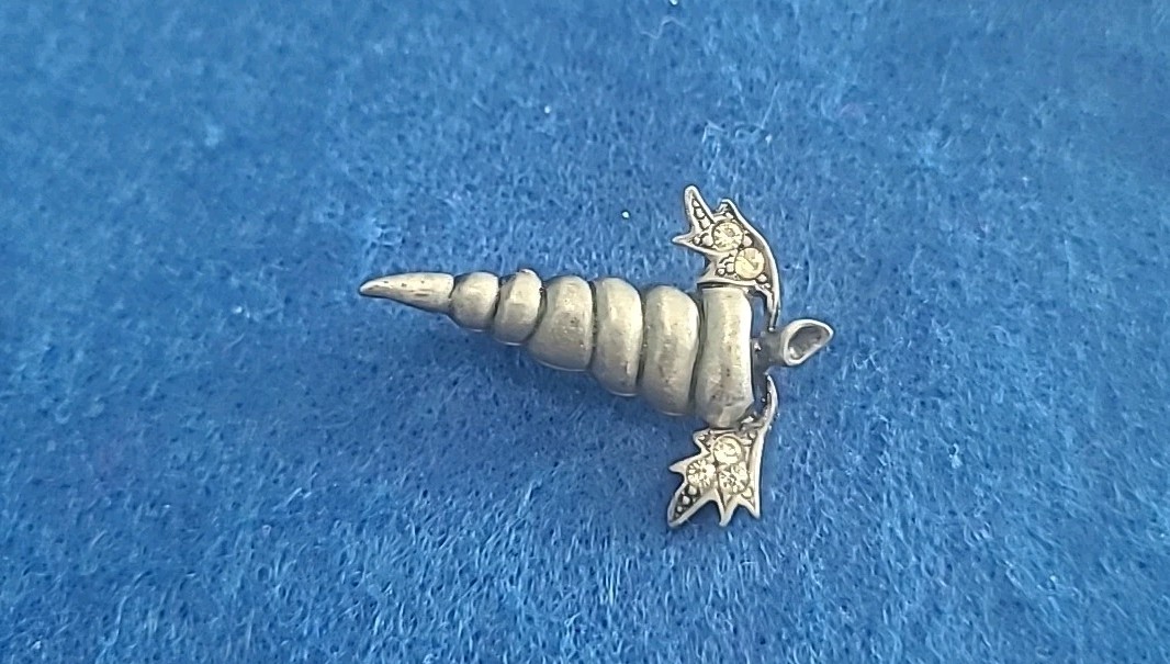 Fun Vintage Pewter Carrot w/Crystal Rhinestone Leaves On Top Brooch Pin