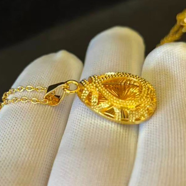 VTG Hollowed-out Gold-plated (NOT SURE) Pendant Necklace, marked ‘999’
