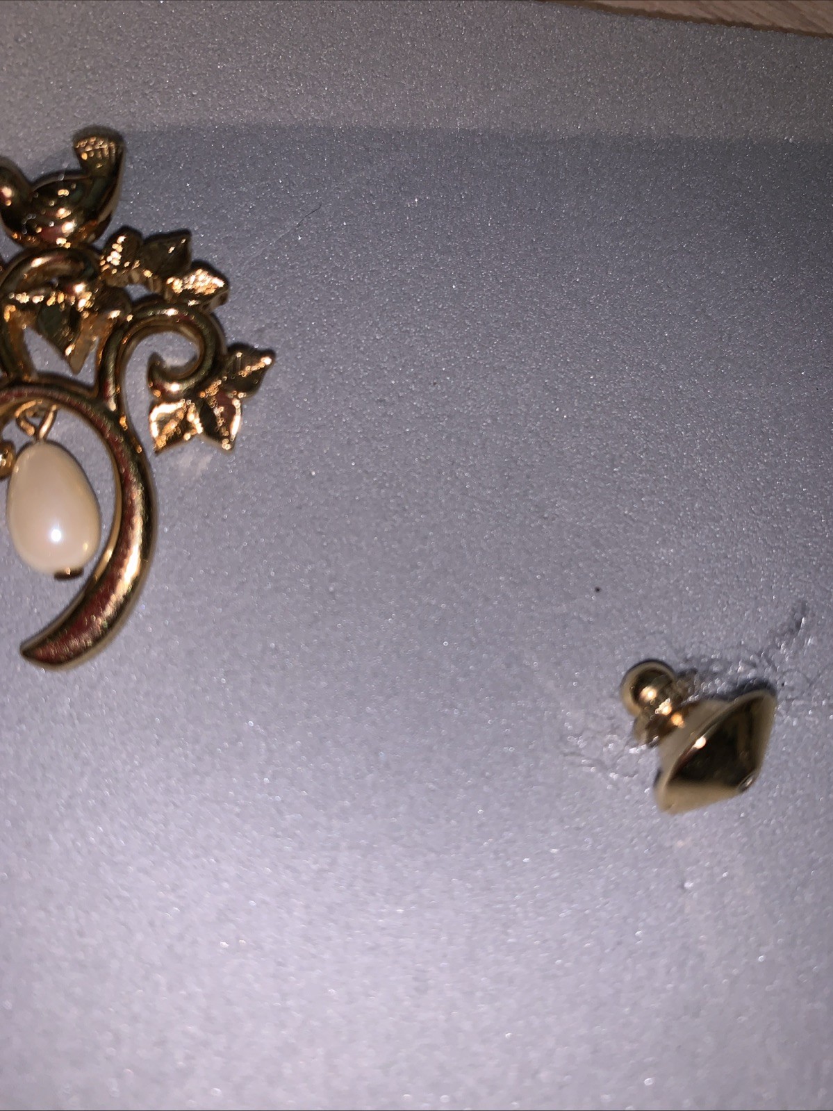 Vintage Gold-Tone Tree with Bird and Pearl accents Tac screw safety catch