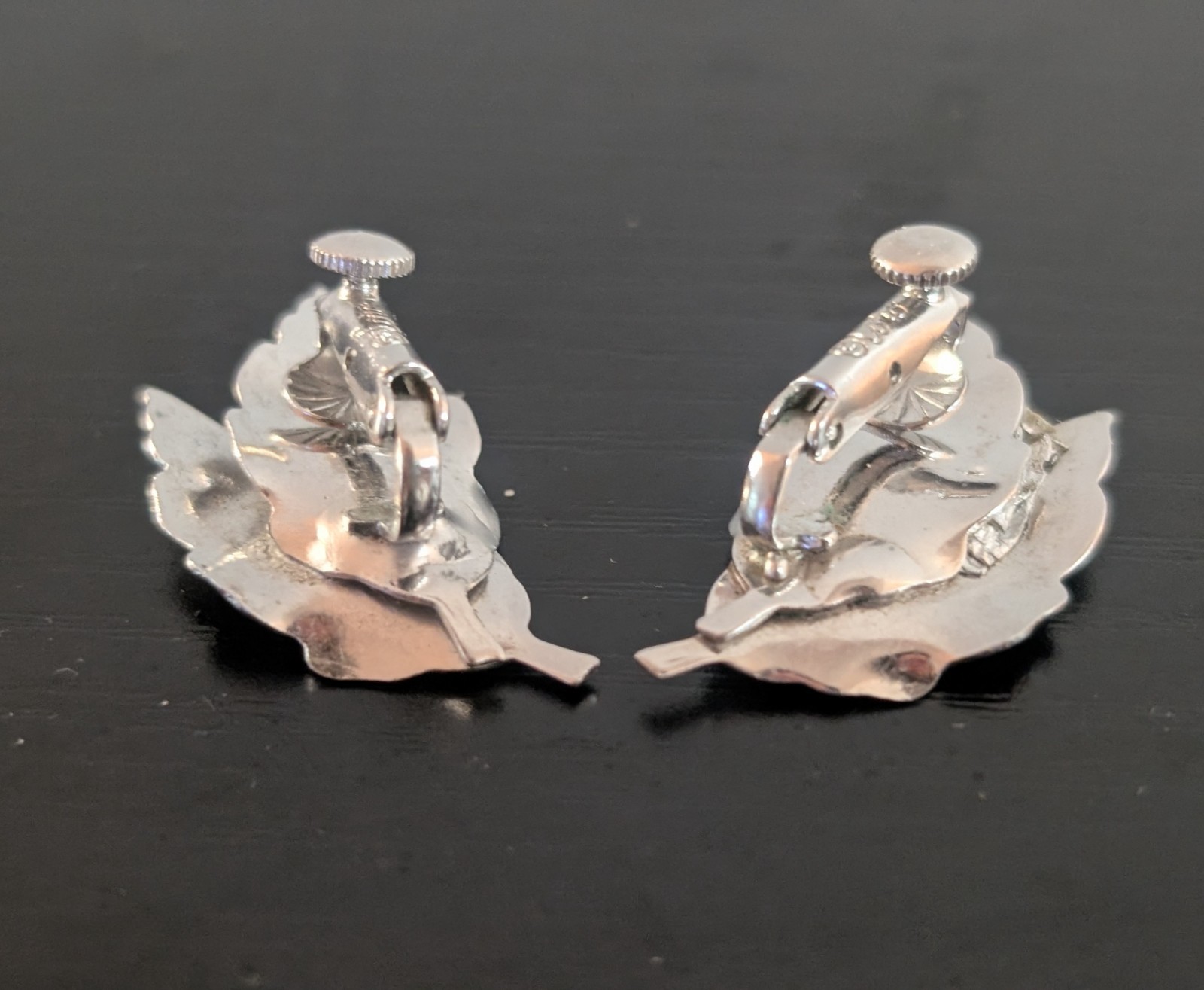 Vtg CORO Silver Tone Double Leaf Nature Clip On Earrings 1.5″ Autumn Fall