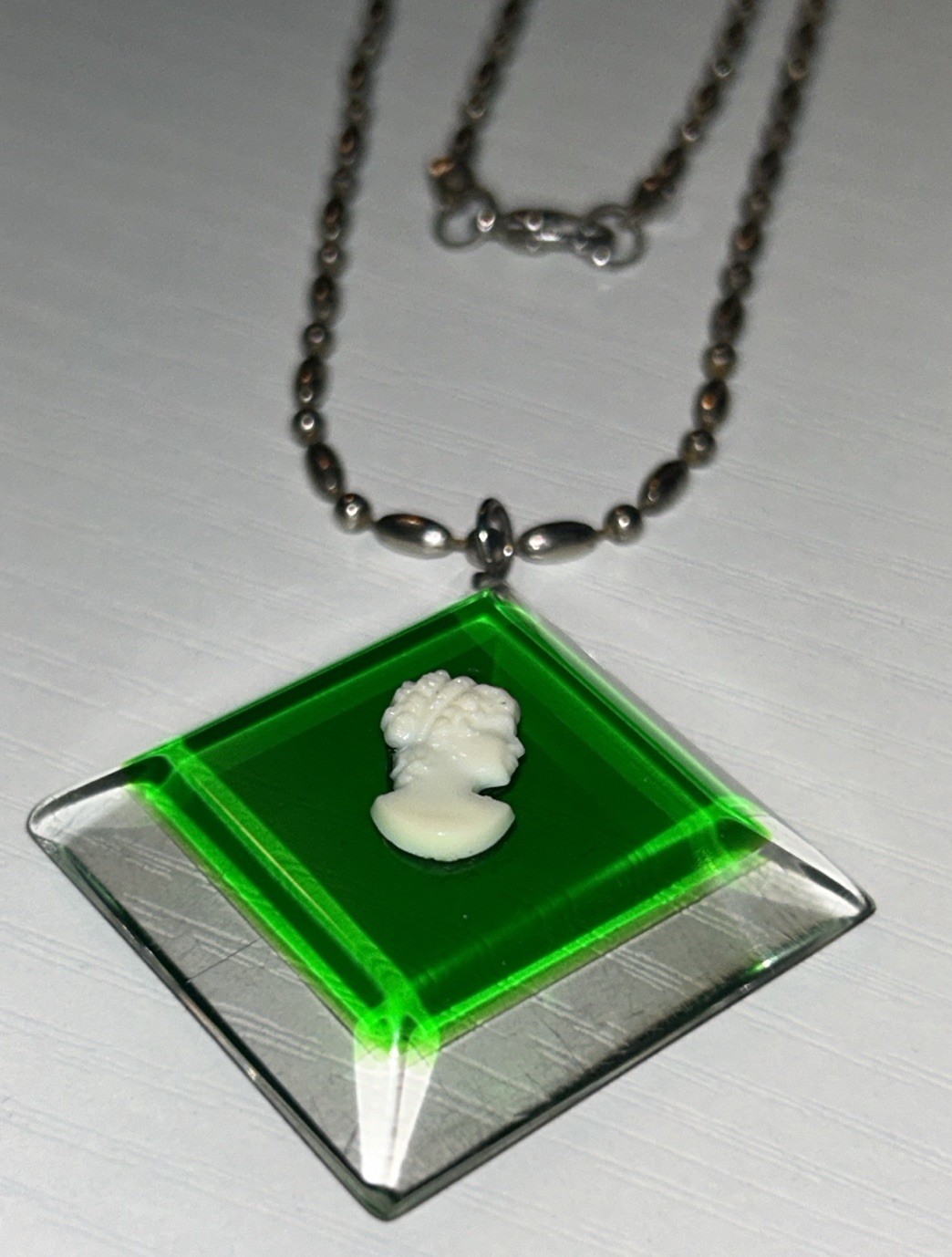 Green Lucite Geometric Cameo Pendant Necklace 24” Mod Art Statement Vintage 80’s