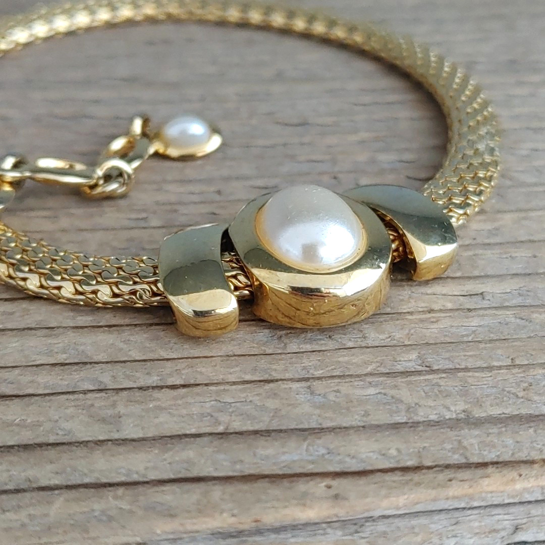 Vintage Gold Tone Faux Pearl Pendant Necklace Mesh Chain Slider 16”