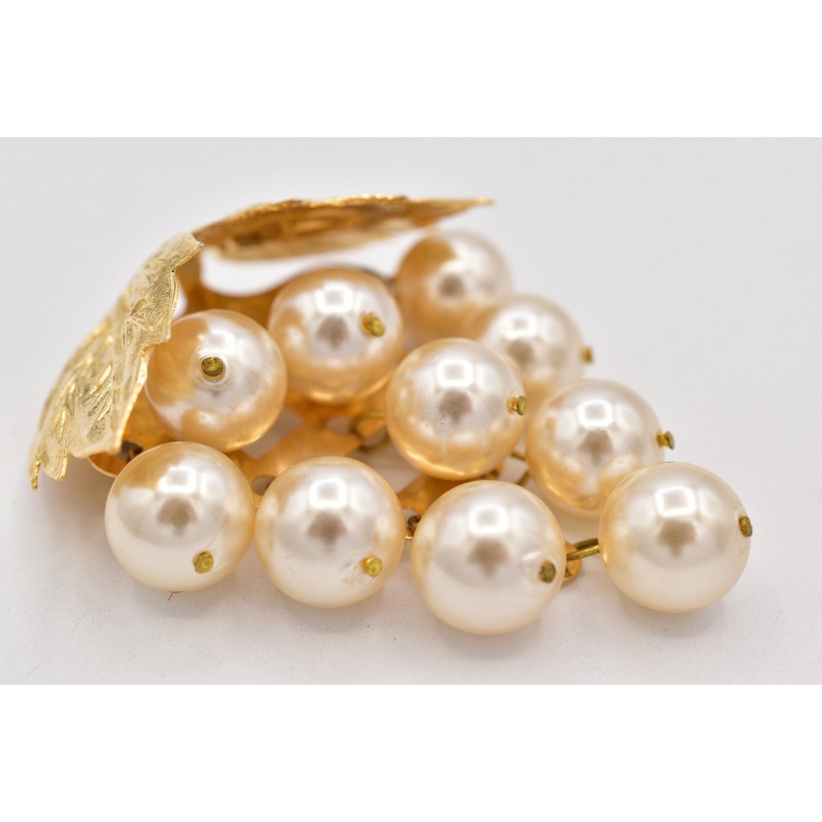 Vintage Grapes Pin Brooch Grapevine Imitation Pearl Gold Leaf Chunky 1990s BinAJ