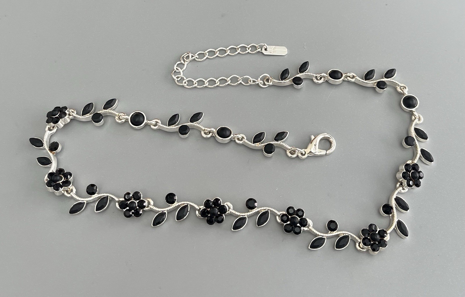 VTG Silver Tone Black Rhinestone Floral Vine Necklace-Bracelet-Earring Set