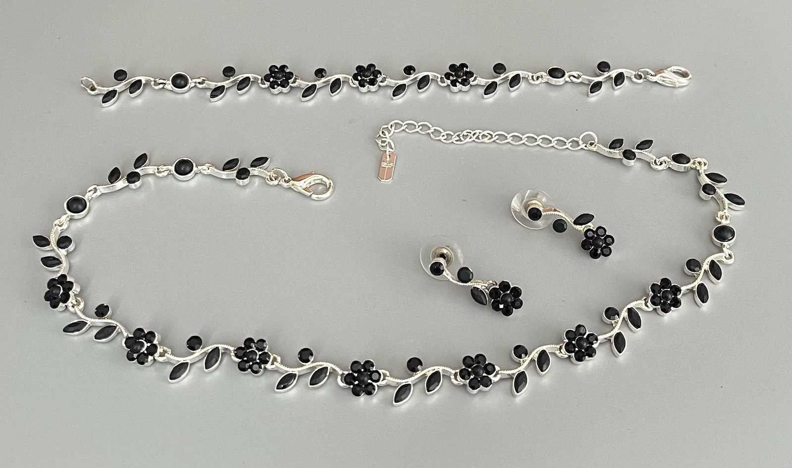 VTG Silver Tone Black Rhinestone Floral Vine Necklace-Bracelet-Earring Set
