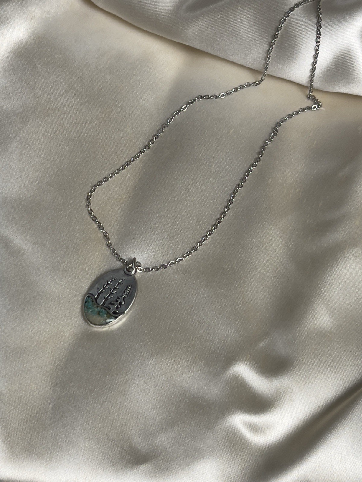 Vintage Silver-Tone Nature Scene Necklace – Adjustable 18–22 Inches