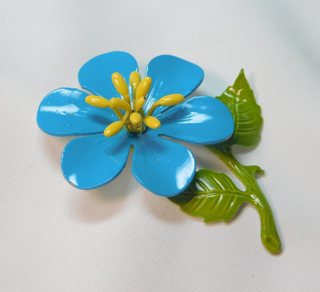 VINTAGE MOD RETRO BLUE ENAMEL METAL FLOWER DAISY BROOCH & EARRING SET✨