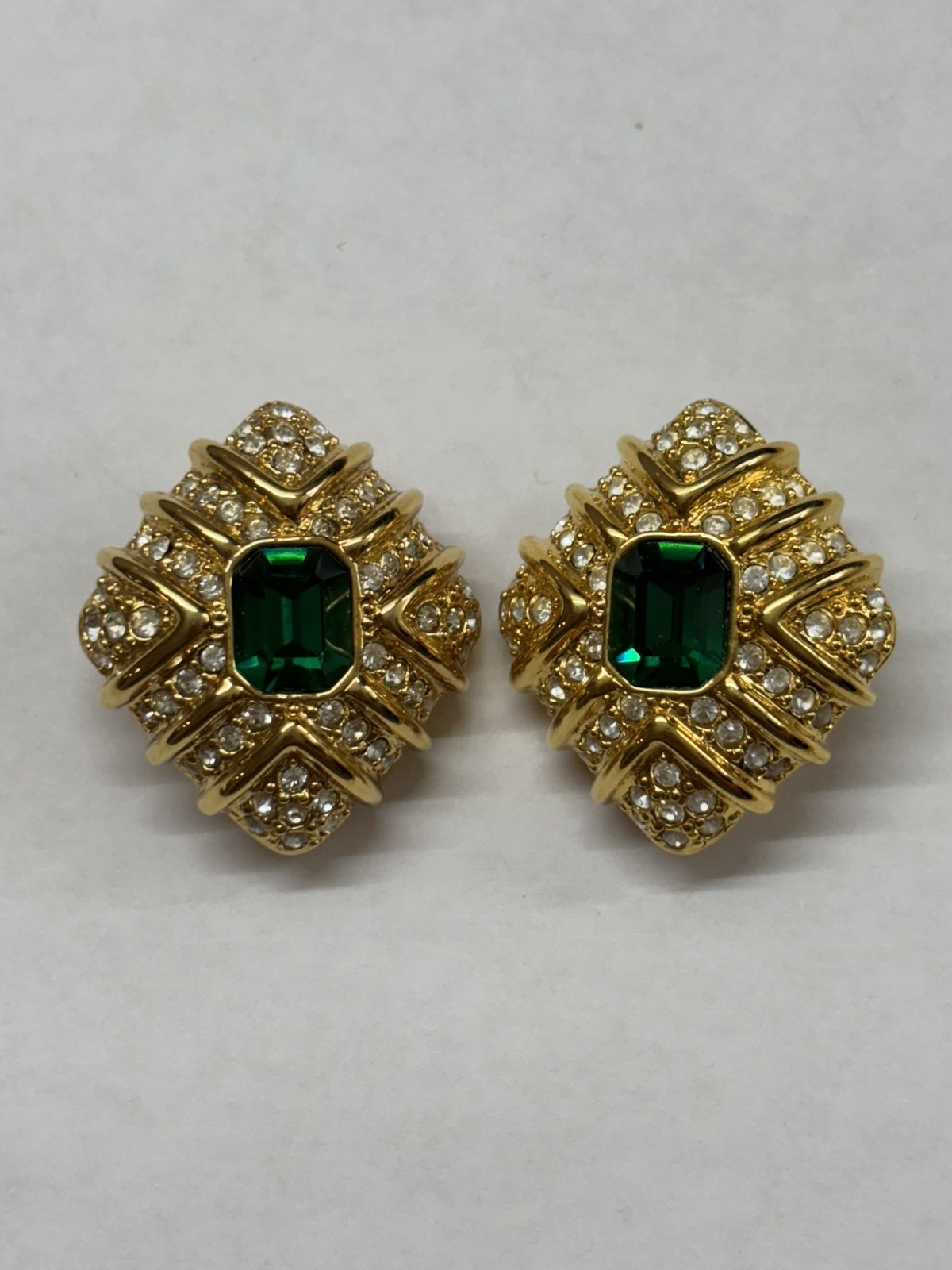 Very Pretty Signed Joan Rivers Faceted Green & Clear Crystal Clip On Earrings