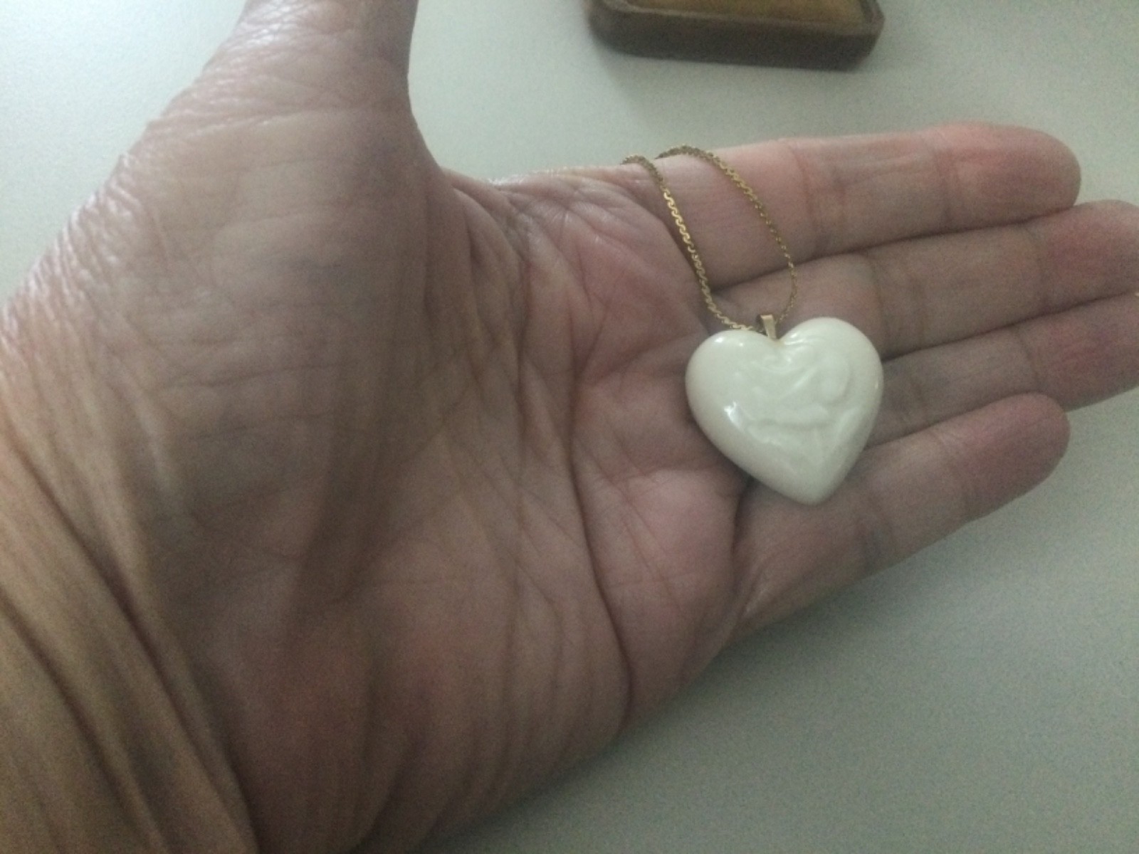 Vtg Lenox Porcelain Puff Heart Rose Pendant/ 1/20/12kGF Necklace w/ Original Box