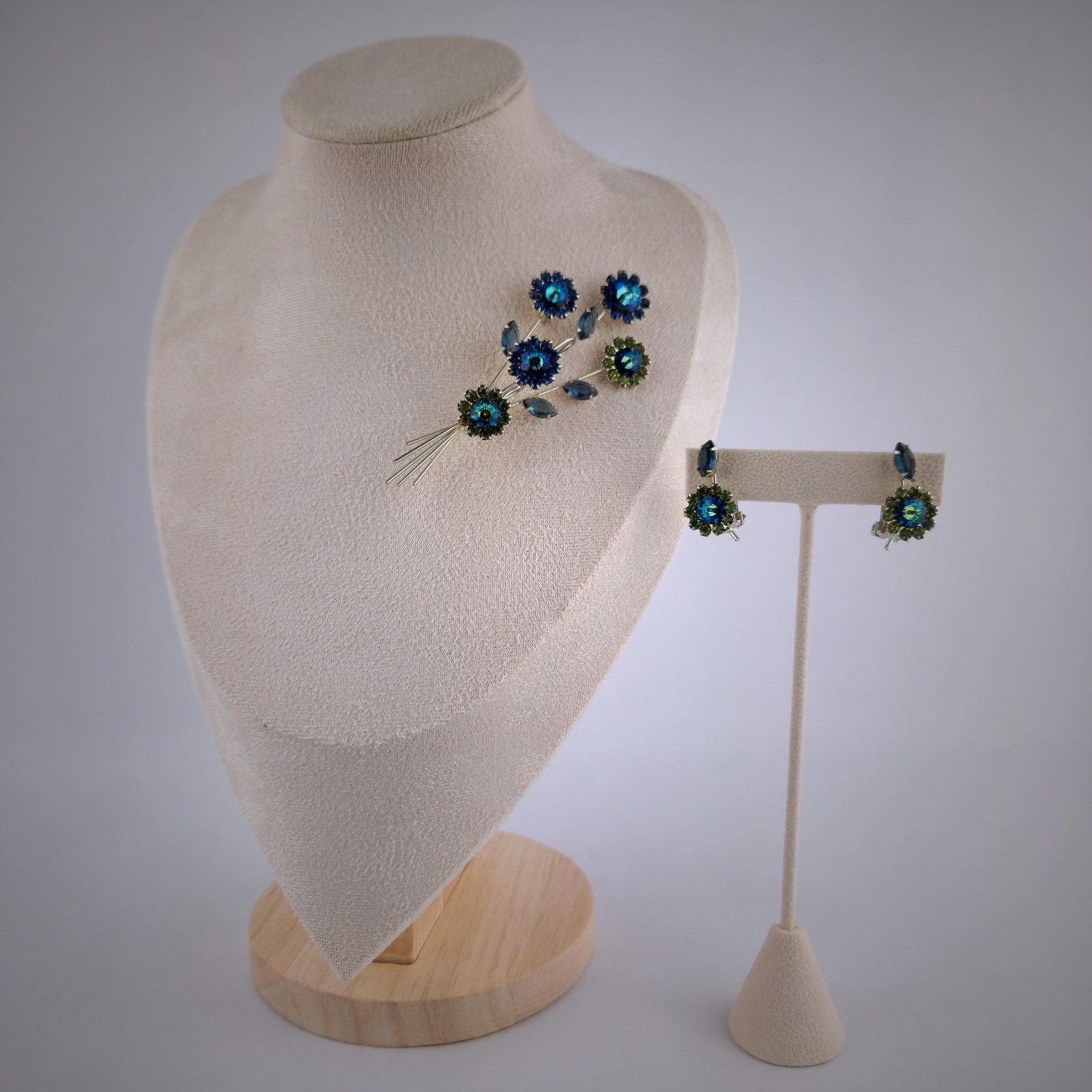 Vintage Blue Green AB Rhinestone Flower Bouquet Brooch Clip Earrings Set Atomic