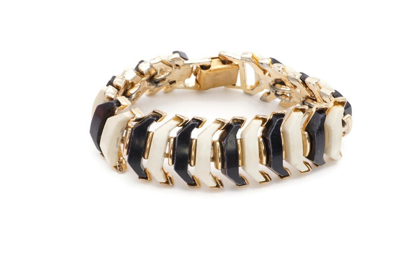 Vintage Bracelet Gold Tone White Black Thermoset 7.25″
