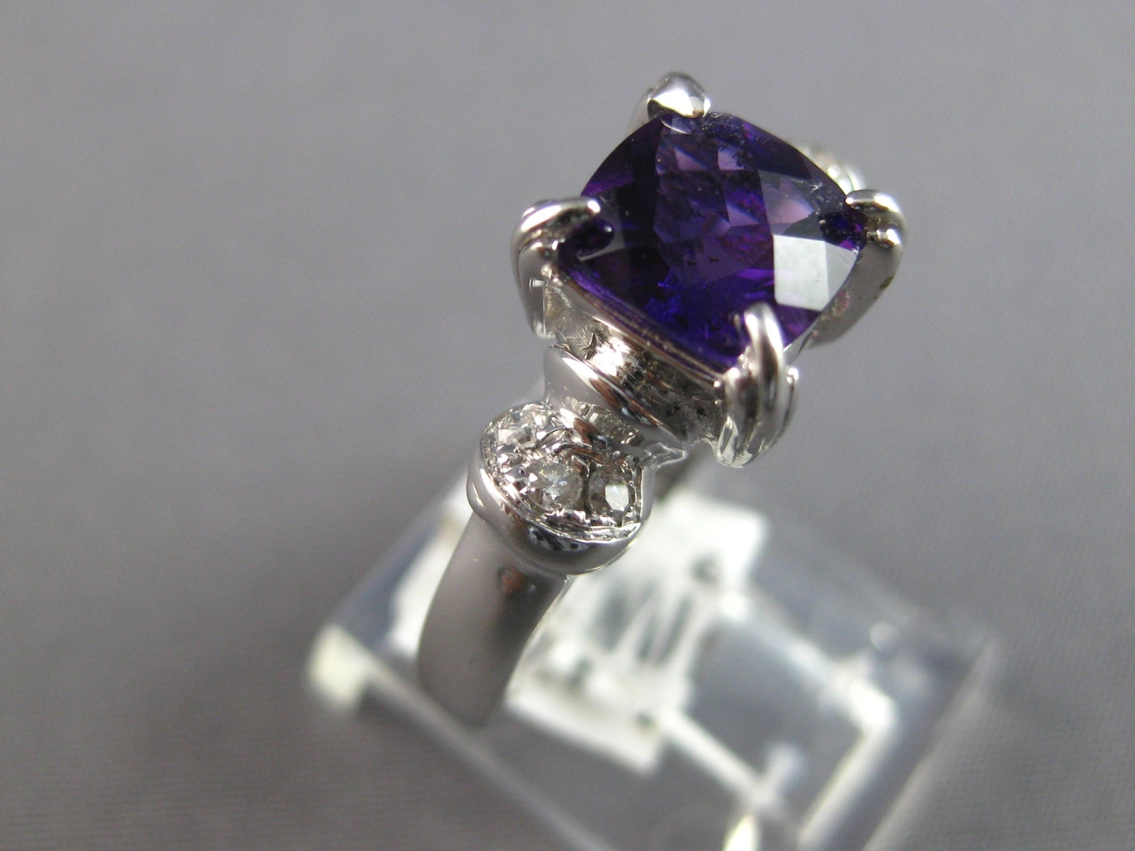 1.52CT DIAMOND & AAA AMETHYST 14KT WHITE GOLD 3D CUSHION & ROUND ENGAGEMENT RING