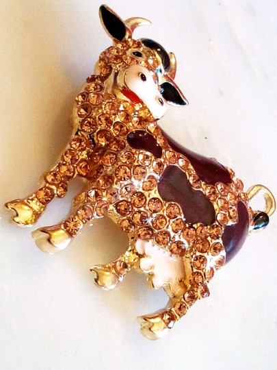 RHINESTONE COW BROOCH!Brown & White Enamel.Sparkling Amber Rhinestones.Gold Tone