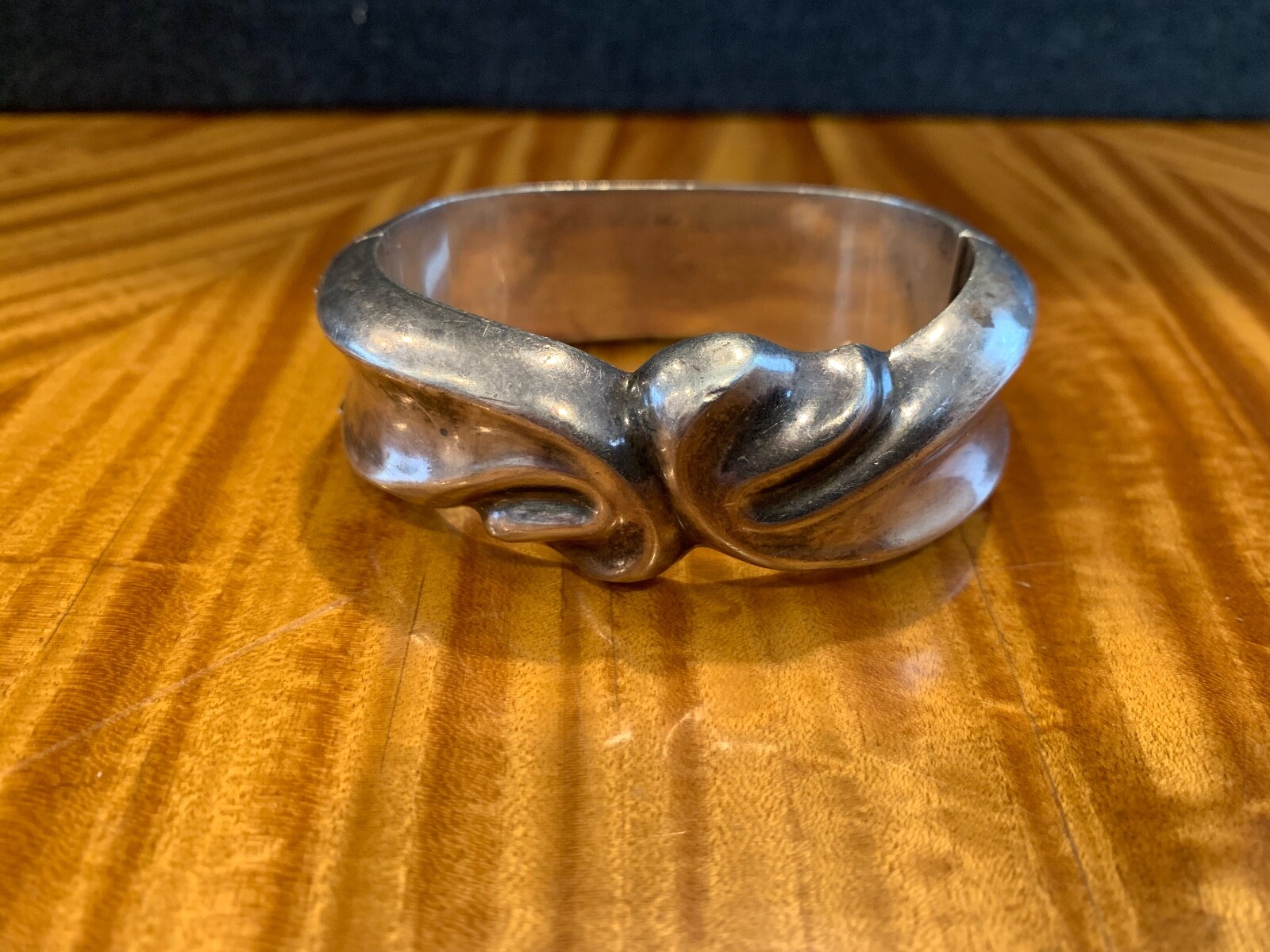 BEAUTIFUL CHUNKY STERLING SILVER SLIDE HINDGE LOCK BANGLE BRACELET W/ CLASP 69G.