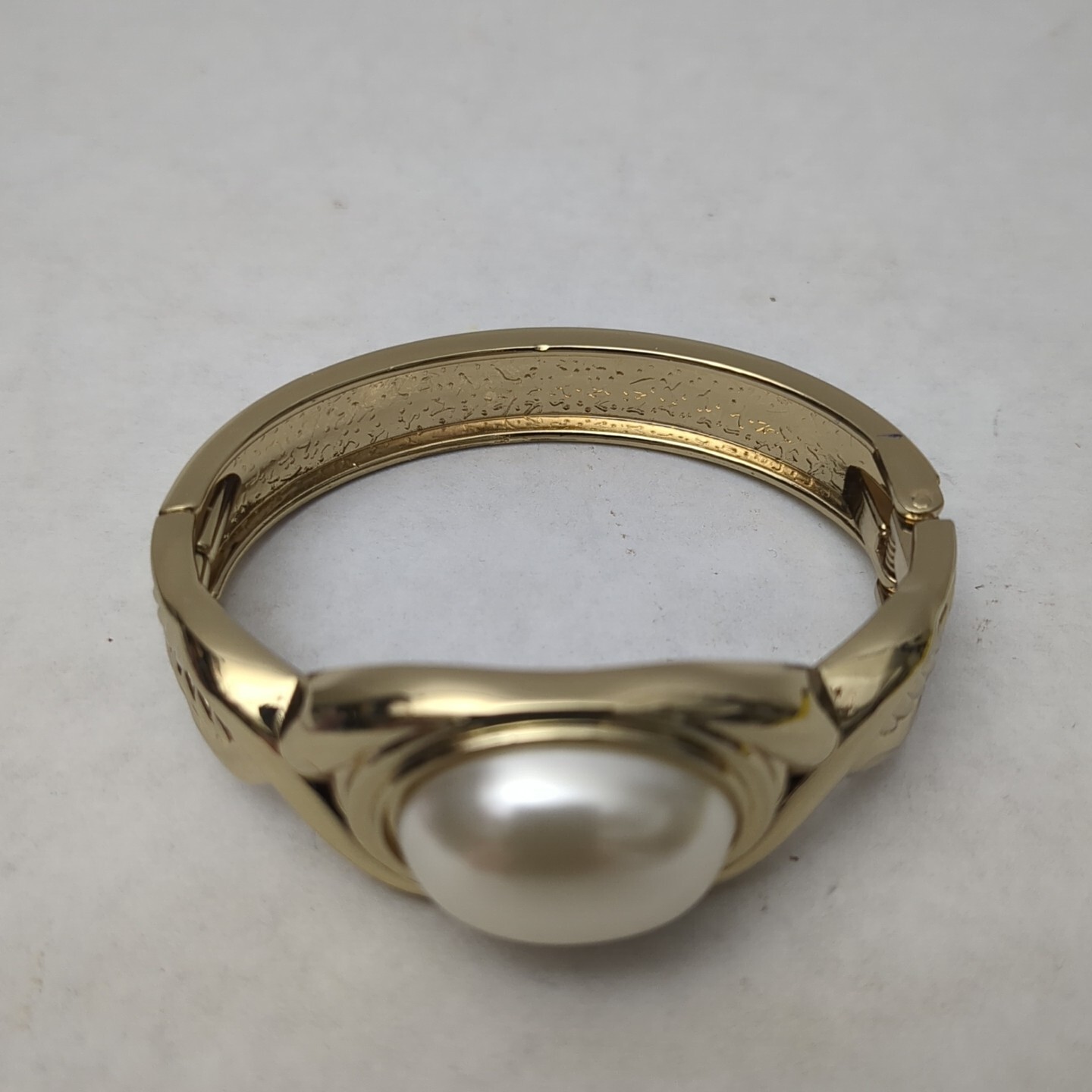 Large Faux Pearl Gold Tone Bracelet 8 1/2″ around, 1 1/4″ wide, 2 1/4″ across